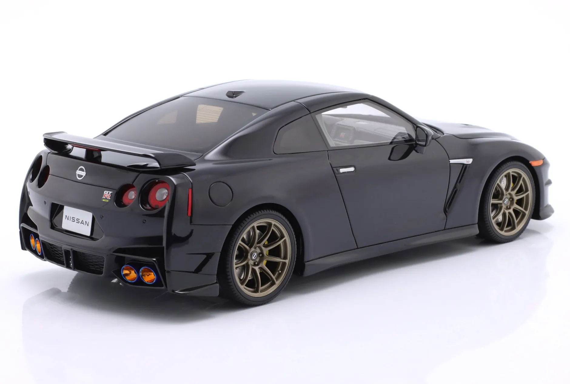 Nissan GT-R Takumi Edition Baujahr 2024 dunkellila 1:18 GT-Spirit