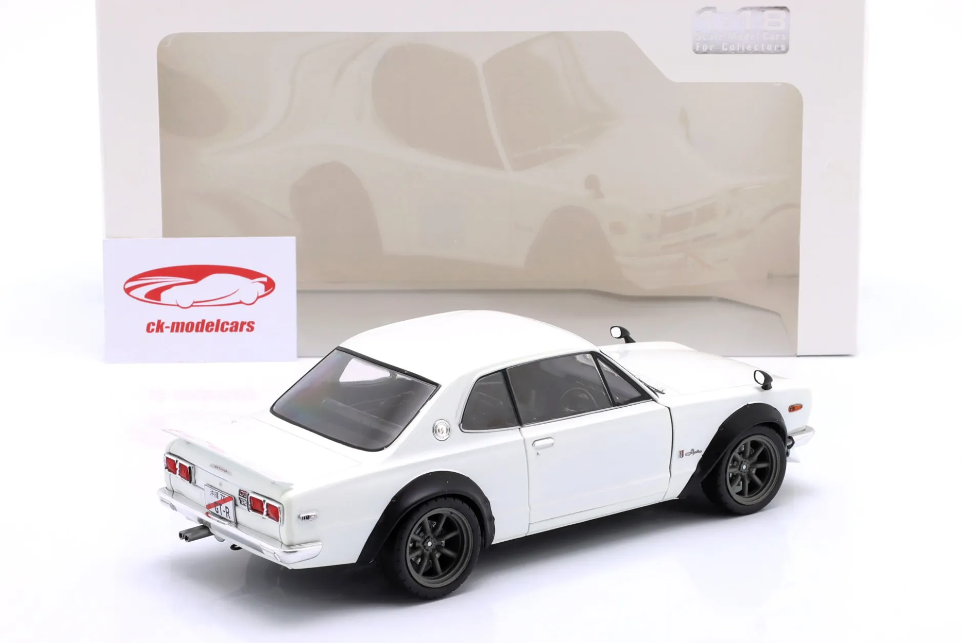 Nissan Skyline (C10) Hakosuka Solido Works 1970 perlweiß 1:18 Solido