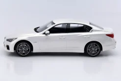 Nissan Skyline 350 GT Hybrid Baujahr 2015 weiß 1:18 Kyosho