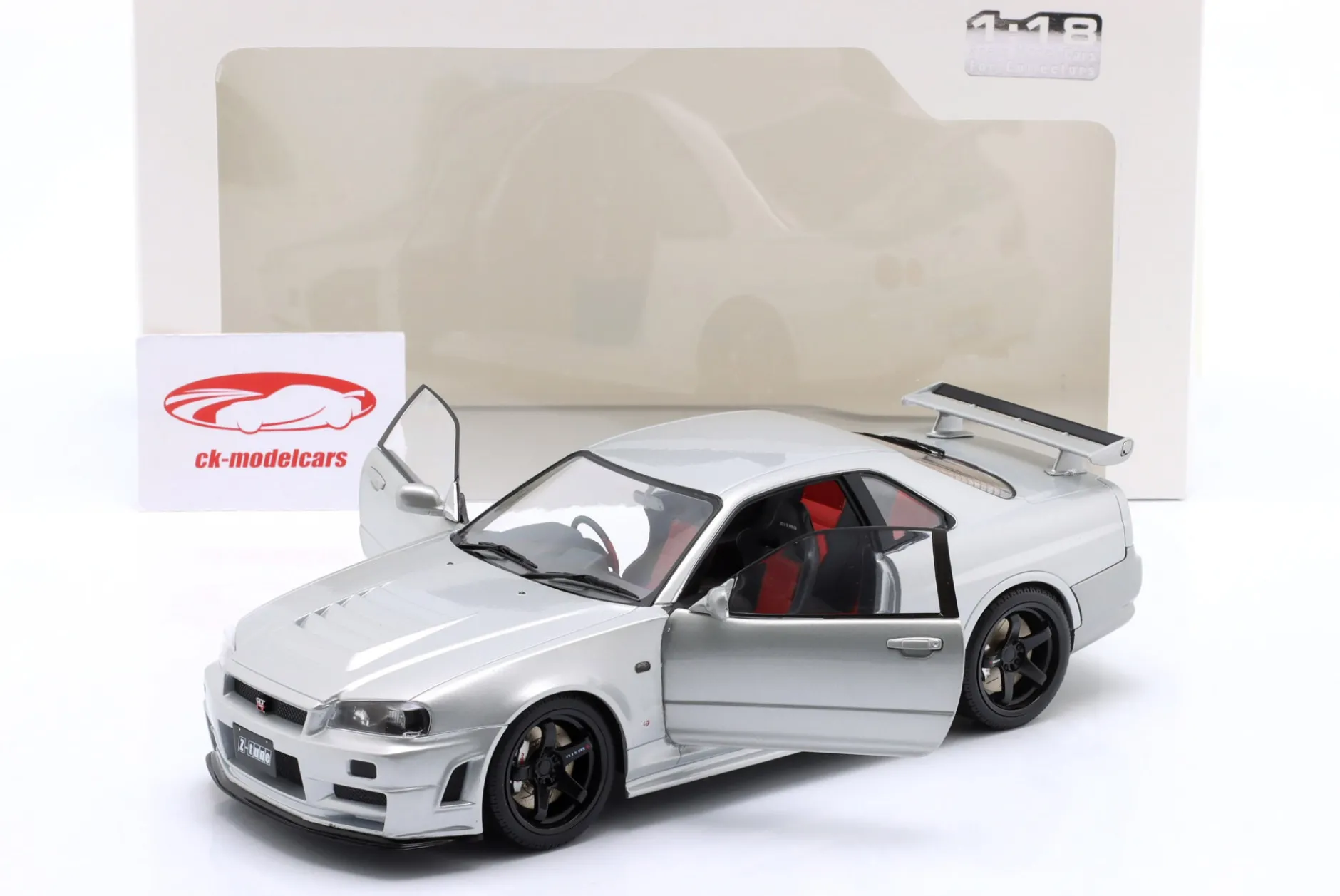 Nissan Skyline GT-R (BNR34) Z-Tune Baujahr 1999 silber 1:18 Solido
