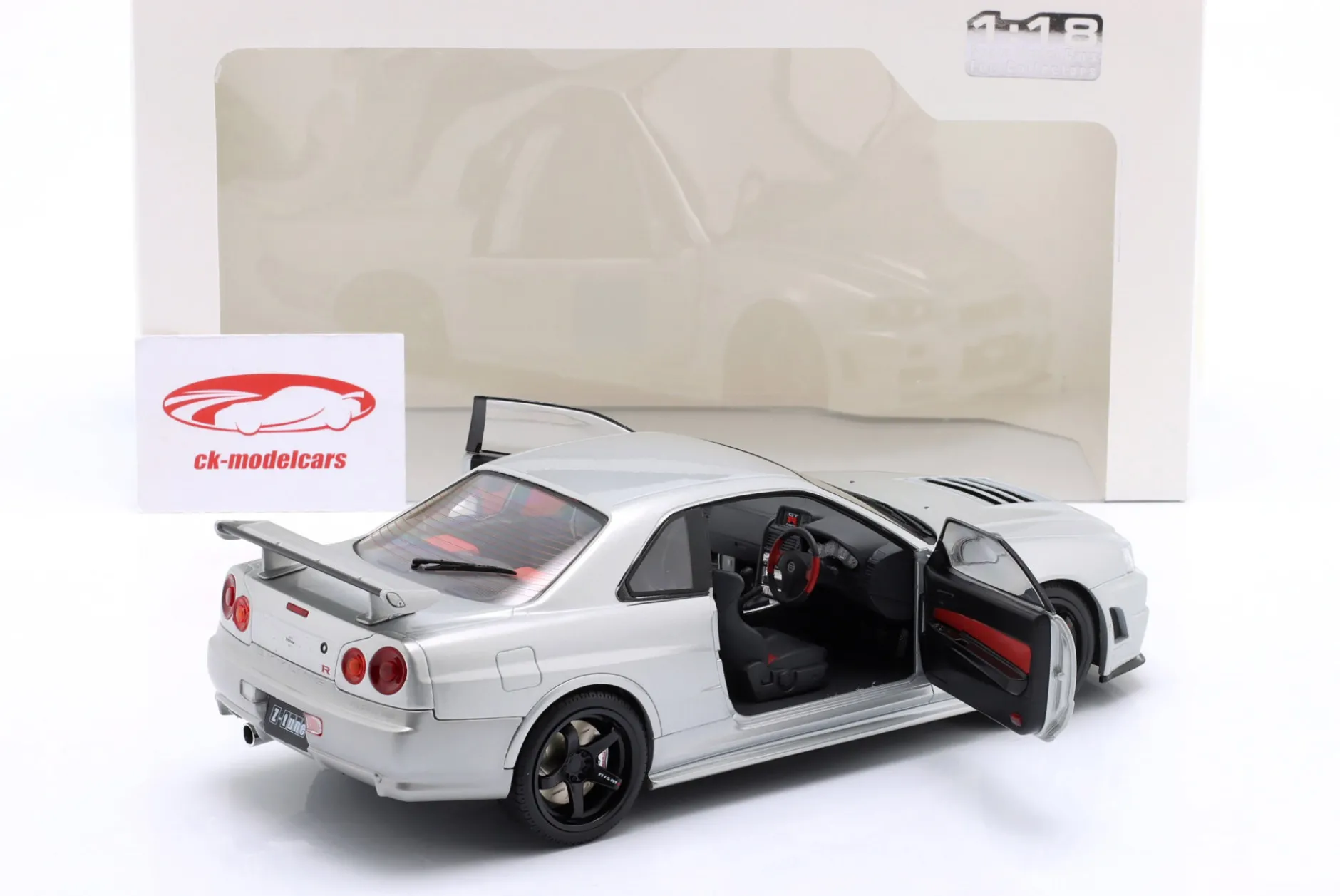 Nissan Skyline GT-R (BNR34) Z-Tune Baujahr 1999 silber 1:18 Solido