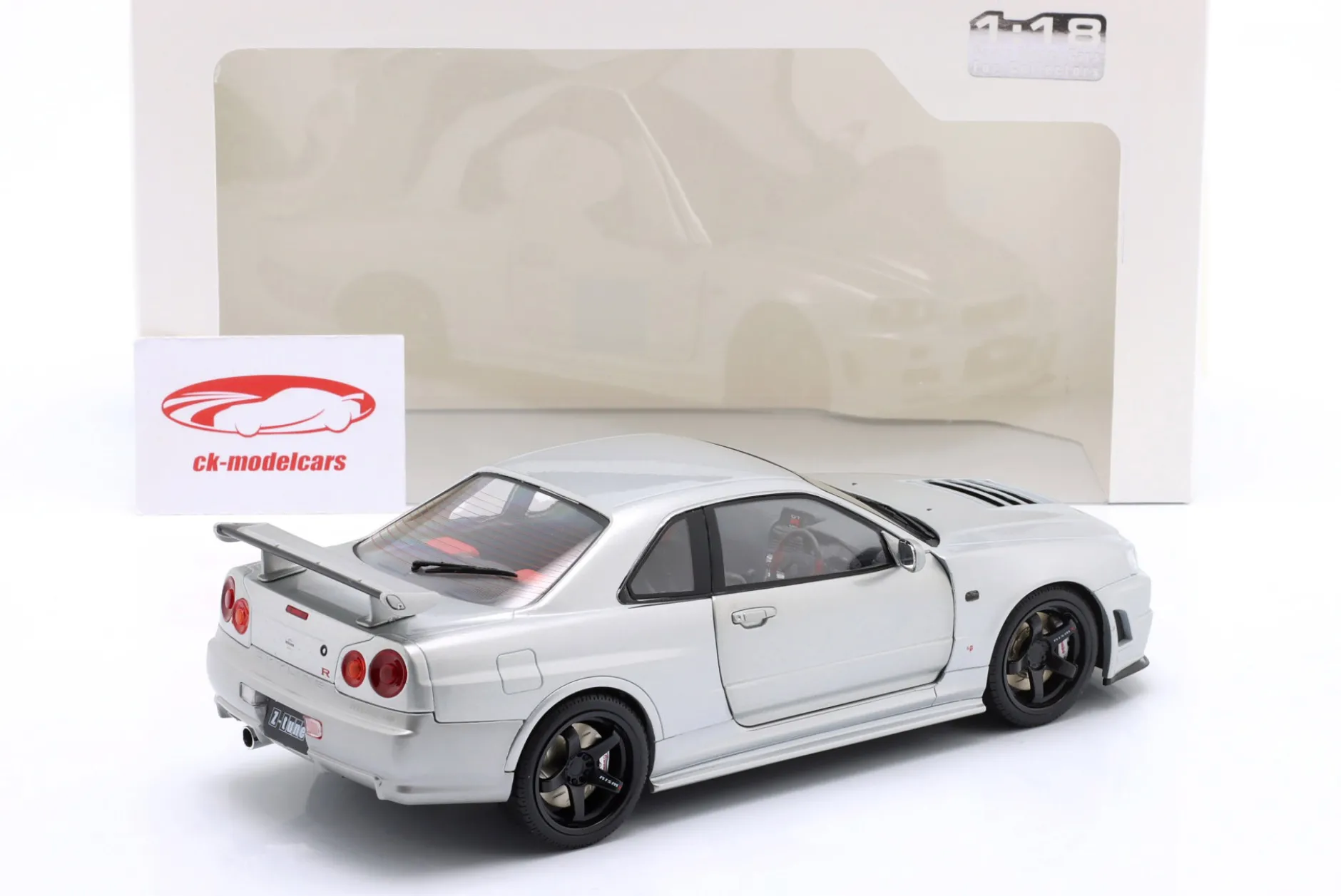 Nissan Skyline GT-R (BNR34) Z-Tune Baujahr 1999 silber 1:18 Solido