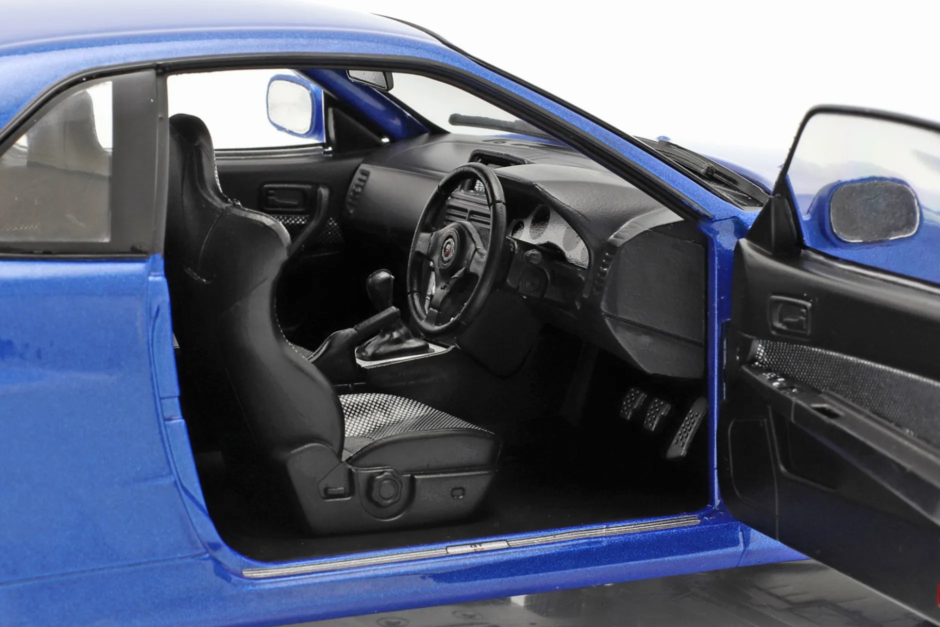 Nissan Skyline GT-R (R34) Baujahr 1999 bayside blau 1:18 Solido