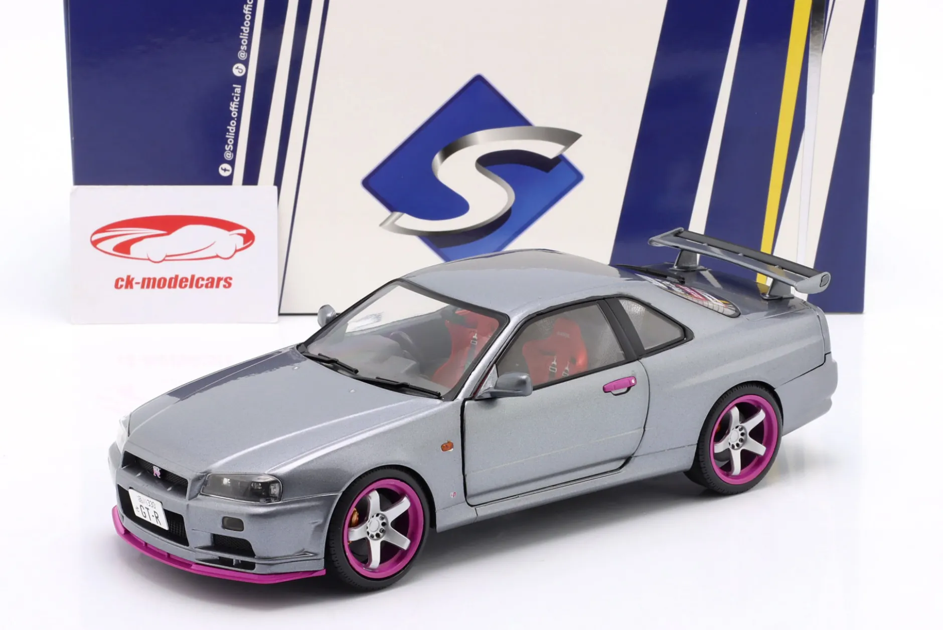 Nissan Skyline GT-R (R34) Baujahr 1999 silbergrau metallic / lila 1:18 Solido