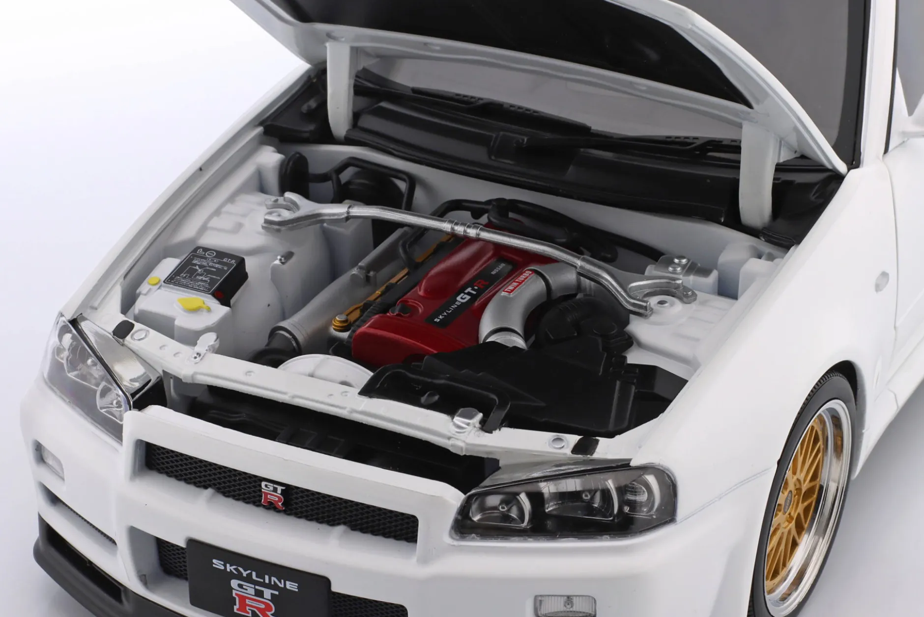 Nissan Skyline GT-R (R34) V-Spec II BBS-Felgen 2001 weiß 1:12 KK-Scale