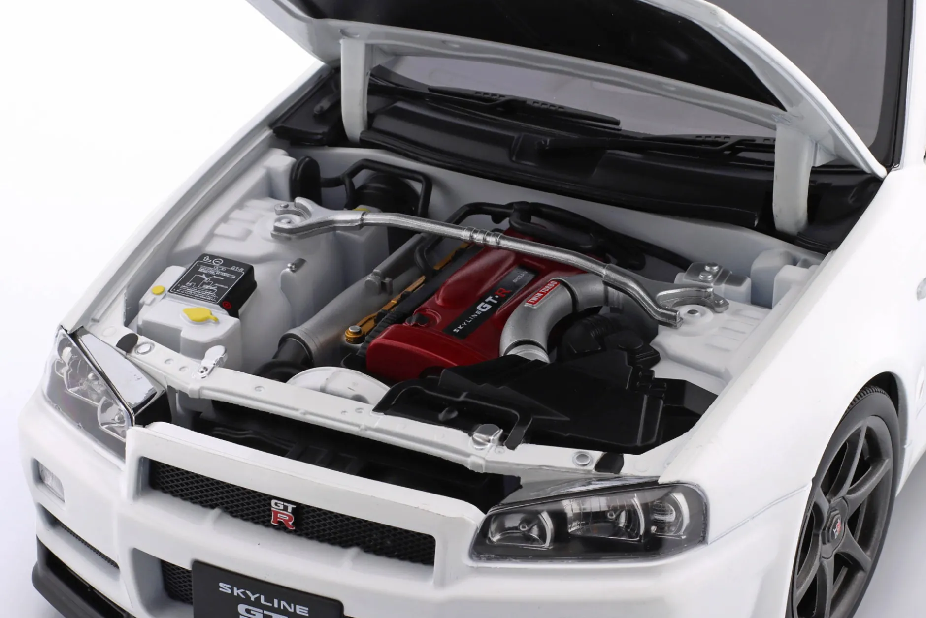Nissan Skyline GT-R (R34) V-Spec II OEM-Felgen 2001 weiß 1:12 KK-Scale
