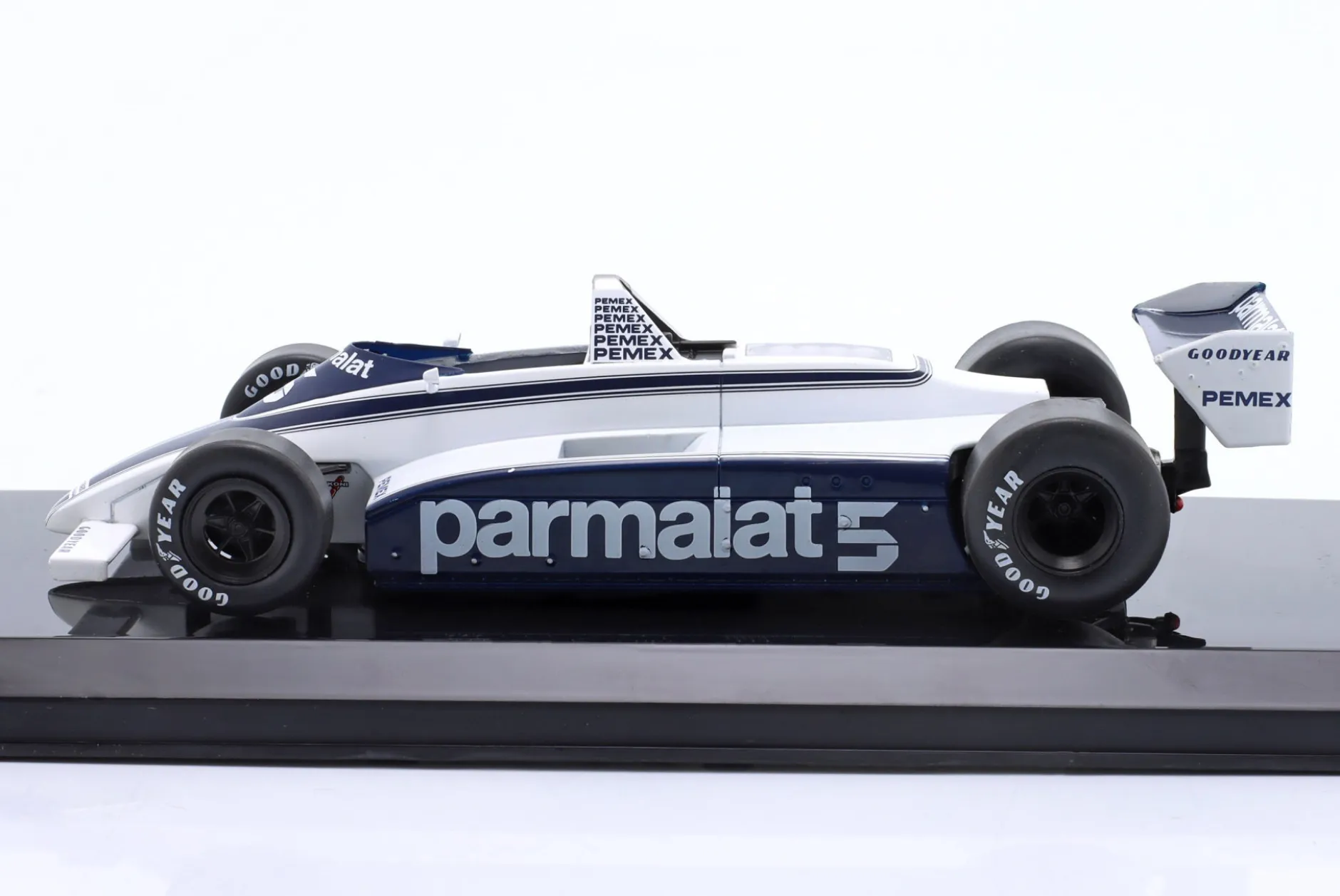 N. Piquet Brabham BT49C #5 Formel 1 Weltmeister 1981 1:24 Premium Collectibles