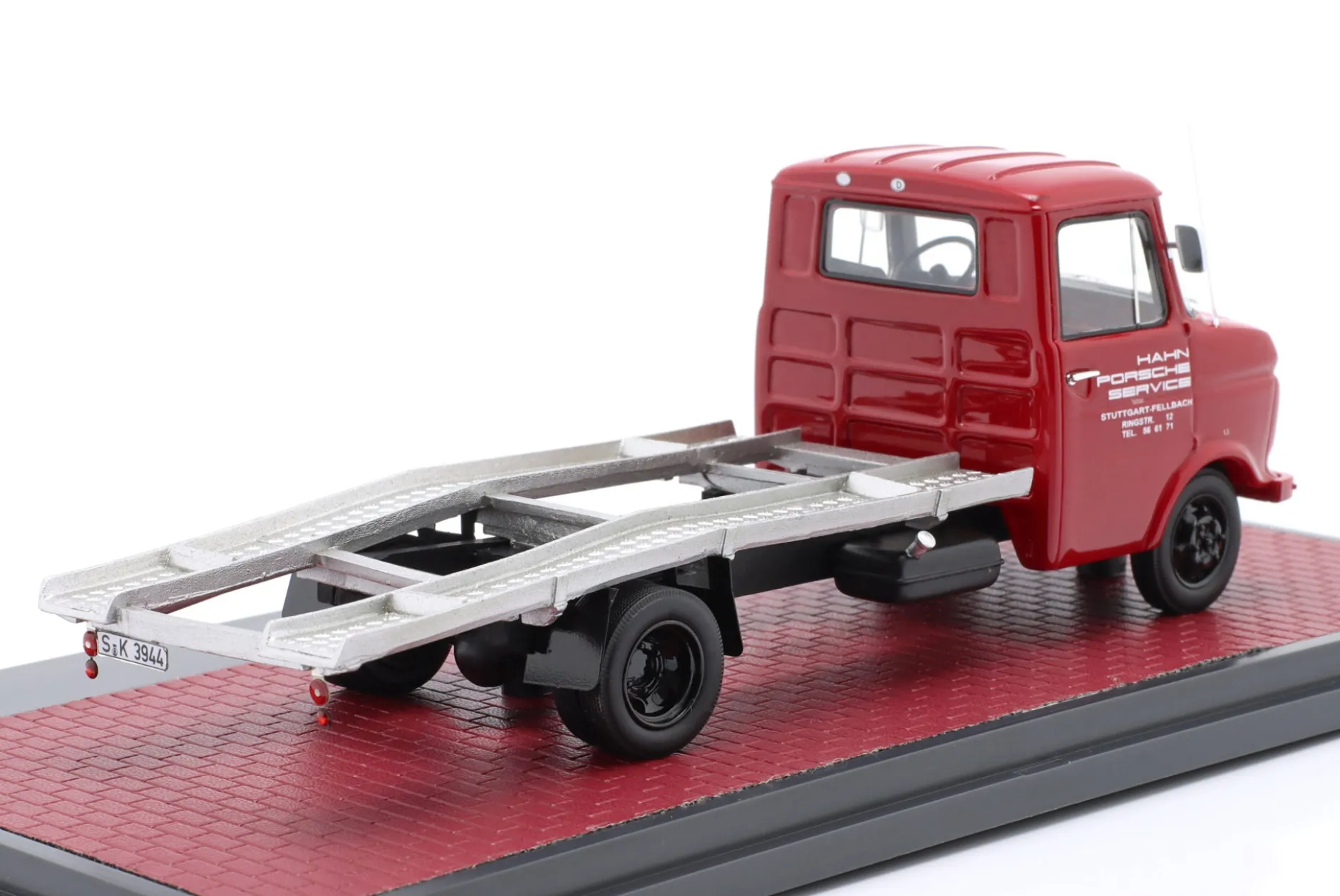 Opel Blitz Hahn Porsche Renntransporter 1966-1976 rot 1:43 Matrix