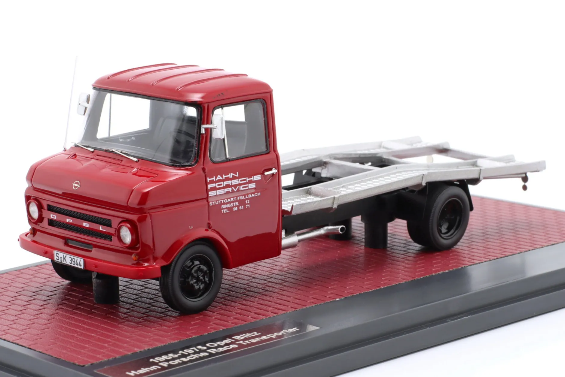 Opel Blitz Hahn Porsche Renntransporter 1966-1976 rot 1:43 Matrix