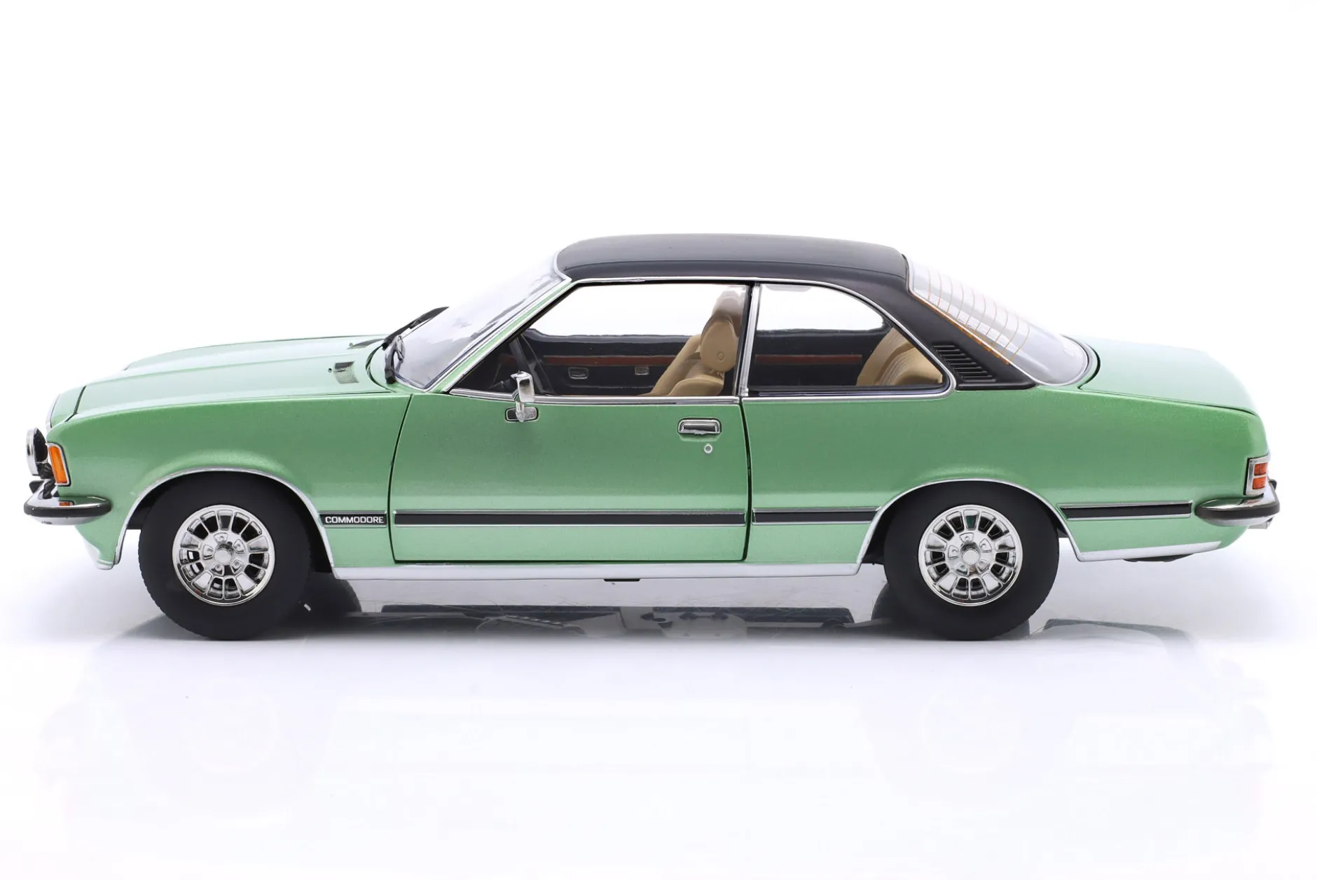 Opel Commodore B GS/E Coupé Baujahr 1975 grün 1:18 TOURING