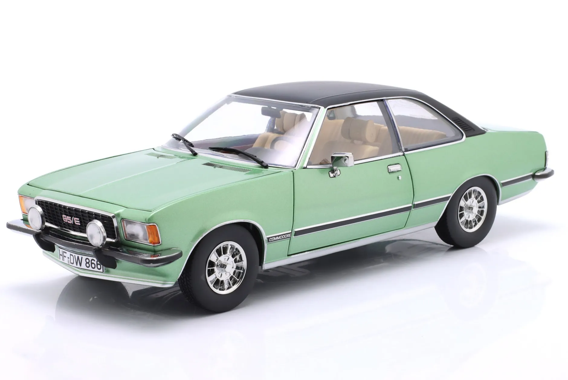 Opel Commodore B GS/E Coupé Baujahr 1975 grün 1:18 TOURING