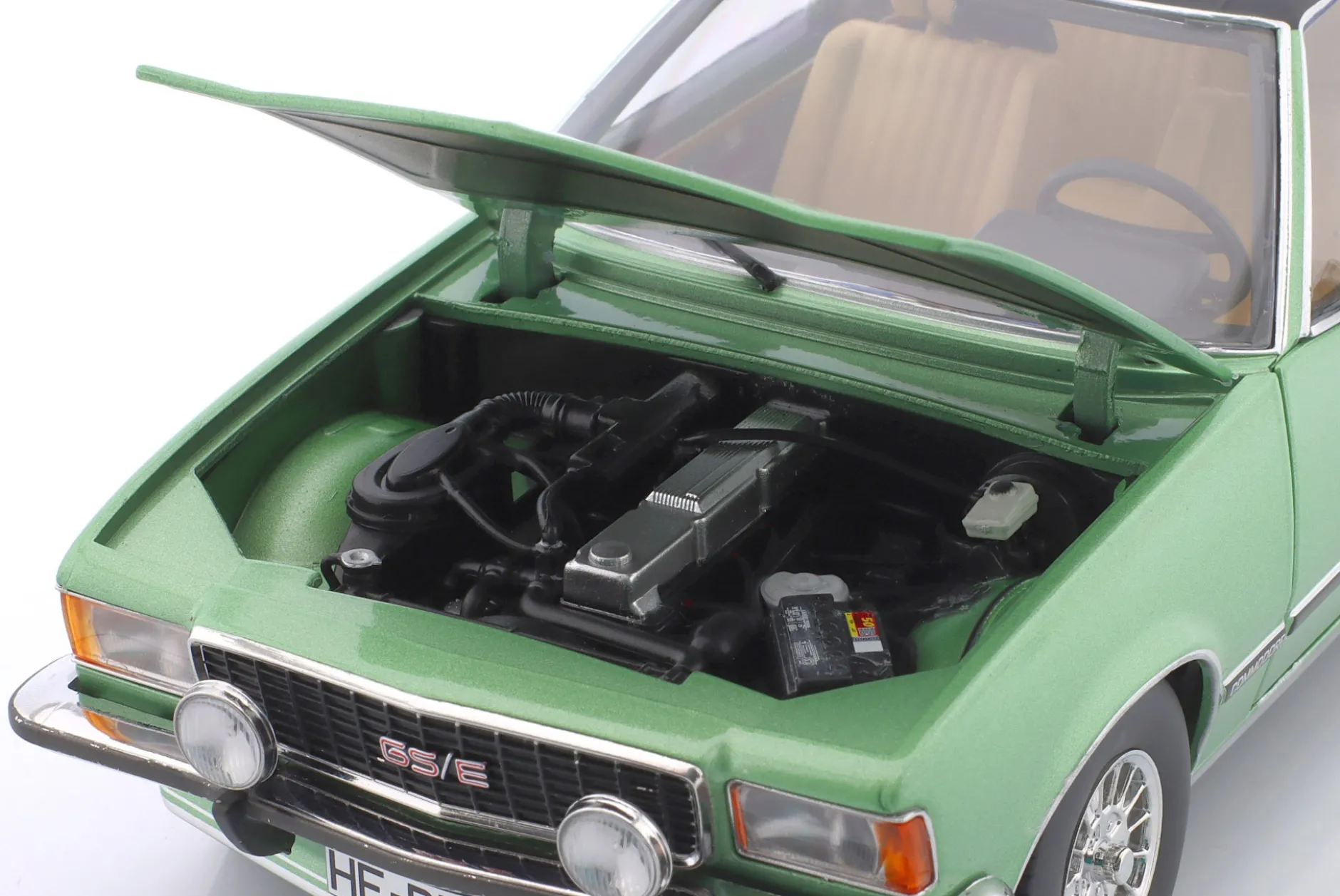 Opel Commodore B GS/E Coupé Baujahr 1975 grün 1:18 TOURING