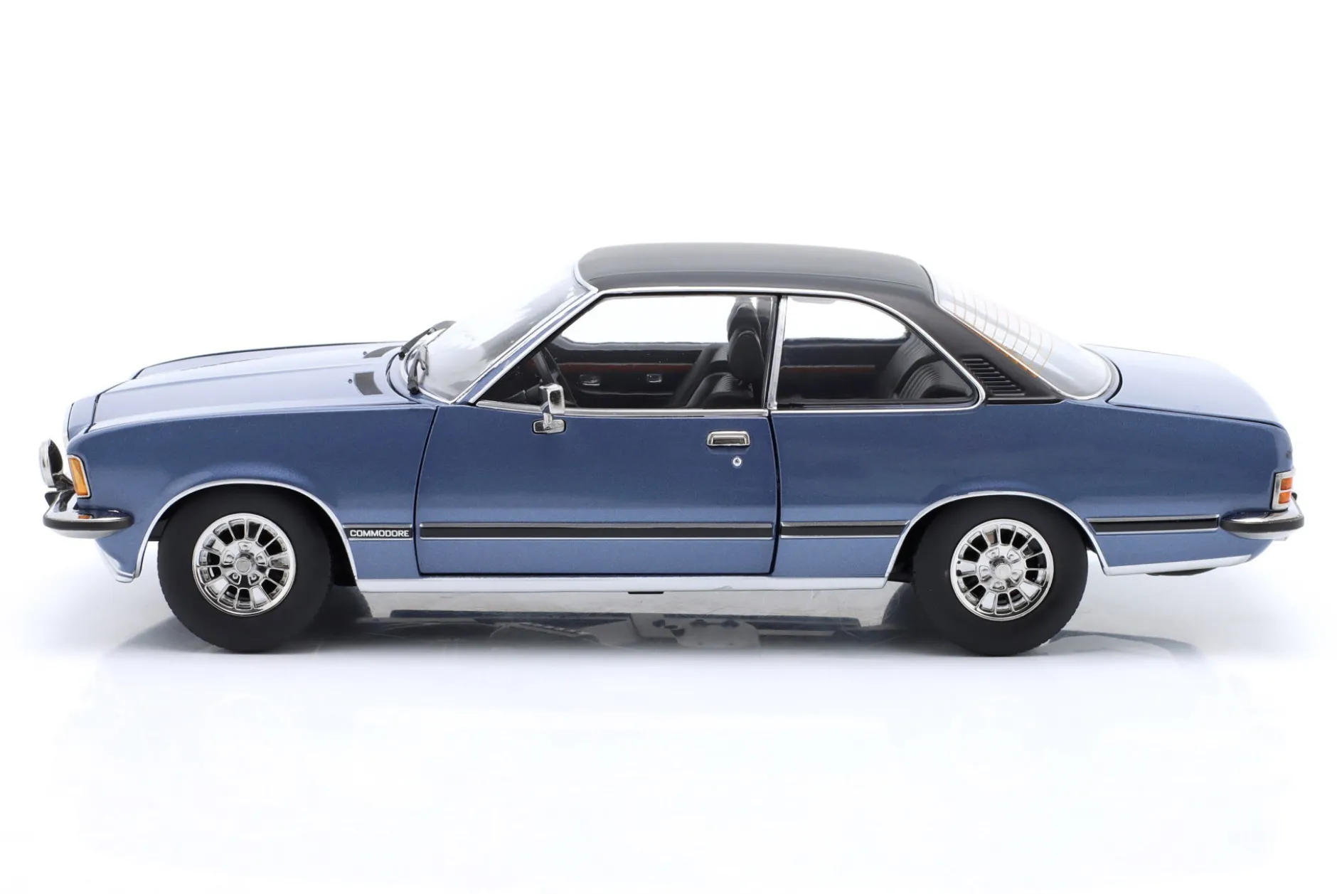 Opel Commodore B GS/E Coupe Baujahr 1975 blau metallic 1:18 TOURING