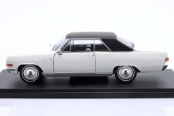 Opel Diplomat V8 Coupe Baujahr 1965 weiß / schwarz 1:24 Hachette