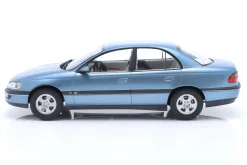 Opel Omega B Baujahr 1996 polarblau metallic 1:18 Triple9