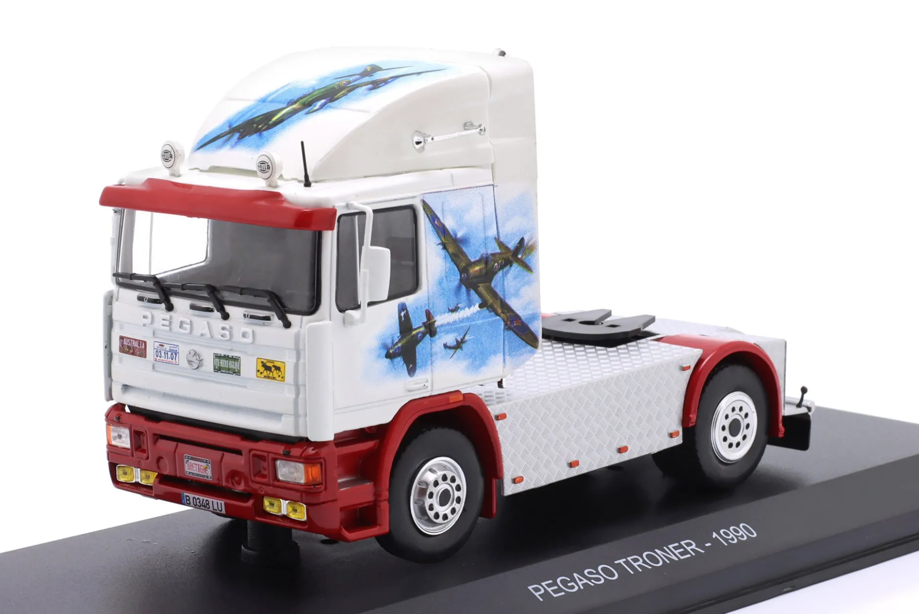 Pegaso Troner Sattelzugmaschine Baujahr 1990 weiß / rot / Dekor 1:43 Hachette