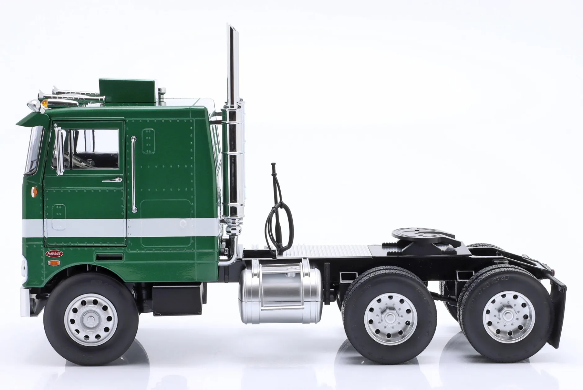 Peterbilt 352 Pacemaker SZM 1977-1979 grün metallic / weiß 1:18 Road Kings