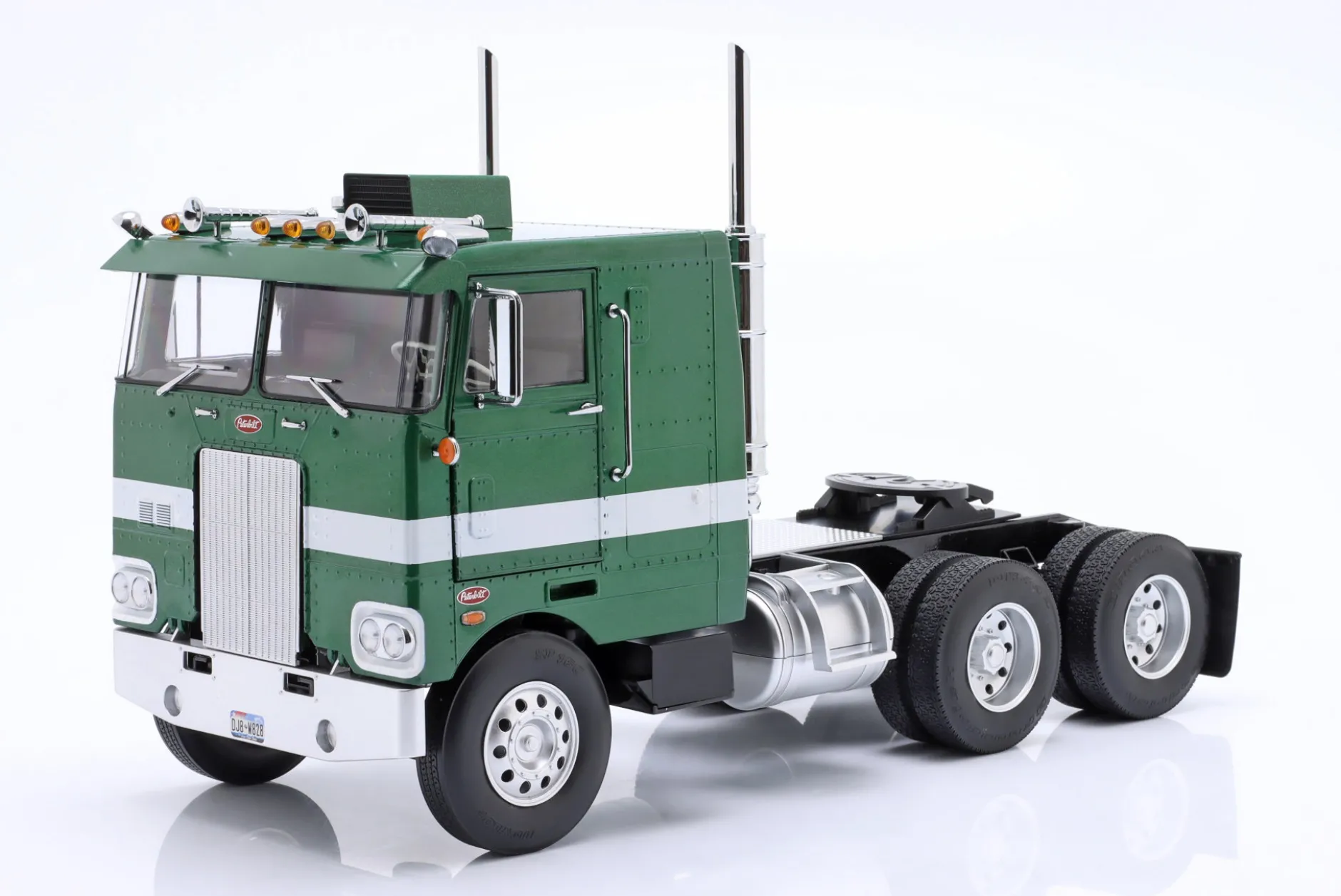 Peterbilt 352 Pacemaker SZM 1977-1979 grün metallic / weiß 1:18 Road Kings