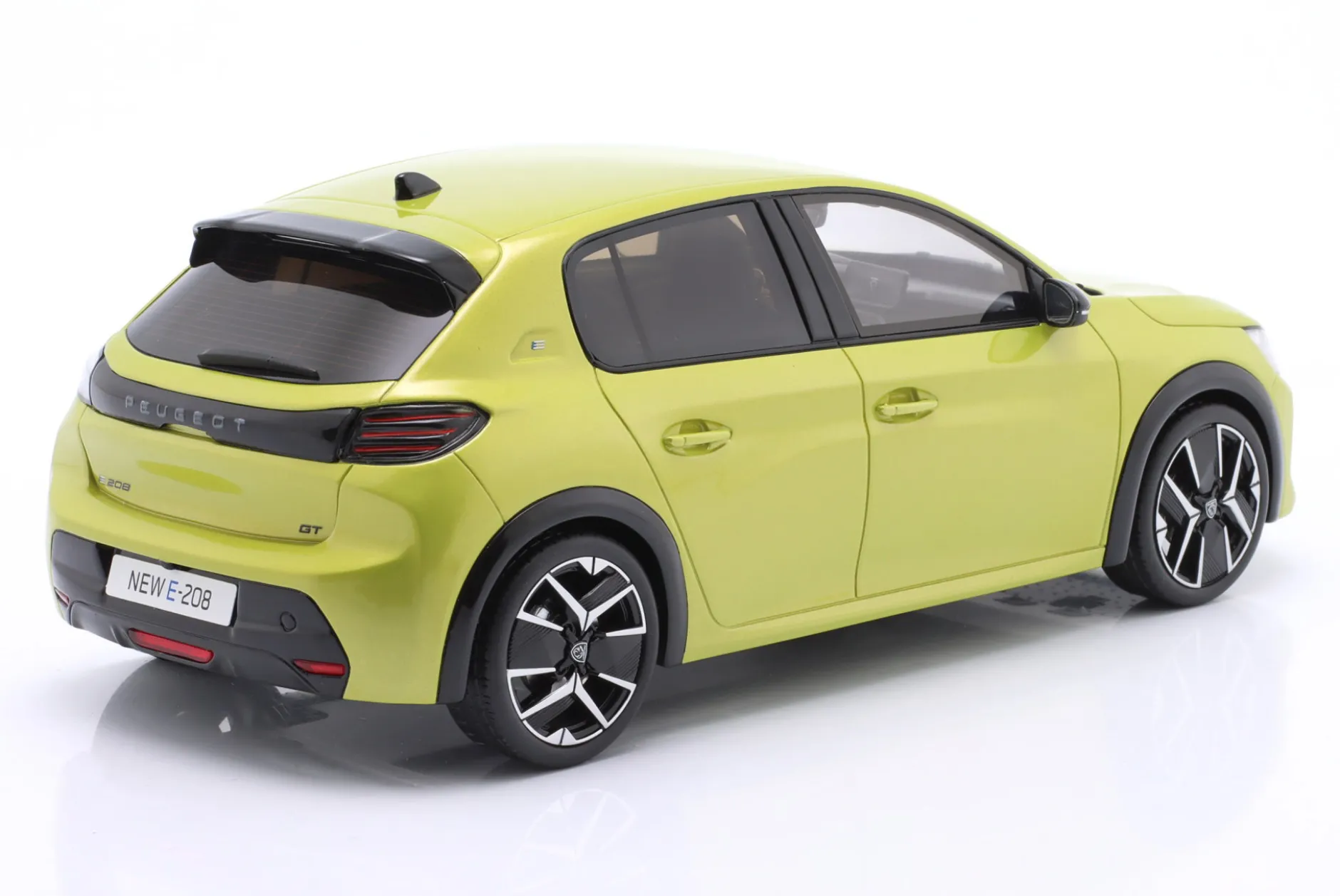 Peugeot E-208 GT Baujahr 2024 Agueda gelb 1:18 OttOmobile