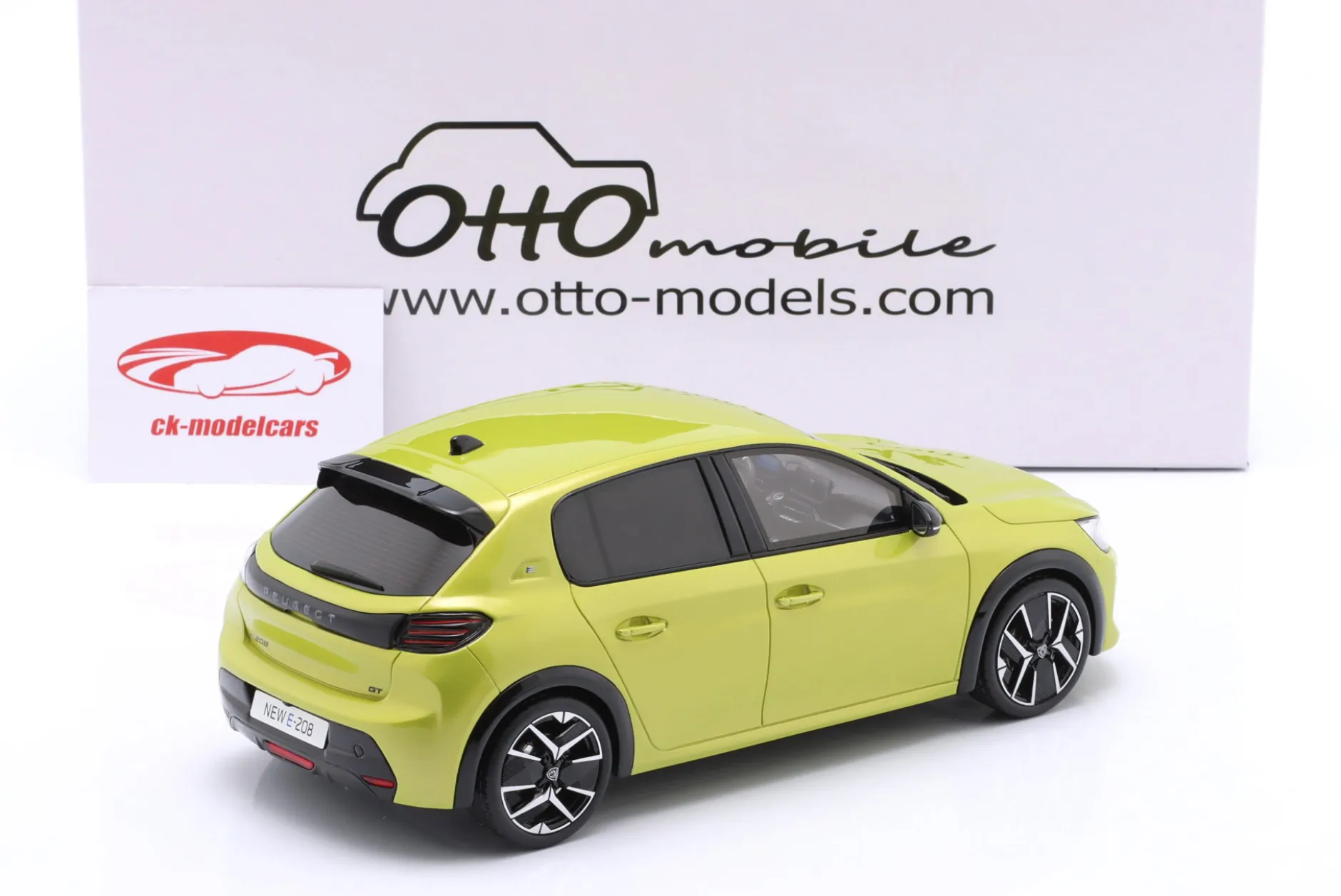 Peugeot E-208 GT Baujahr 2024 Agueda gelb 1:18 OttOmobile