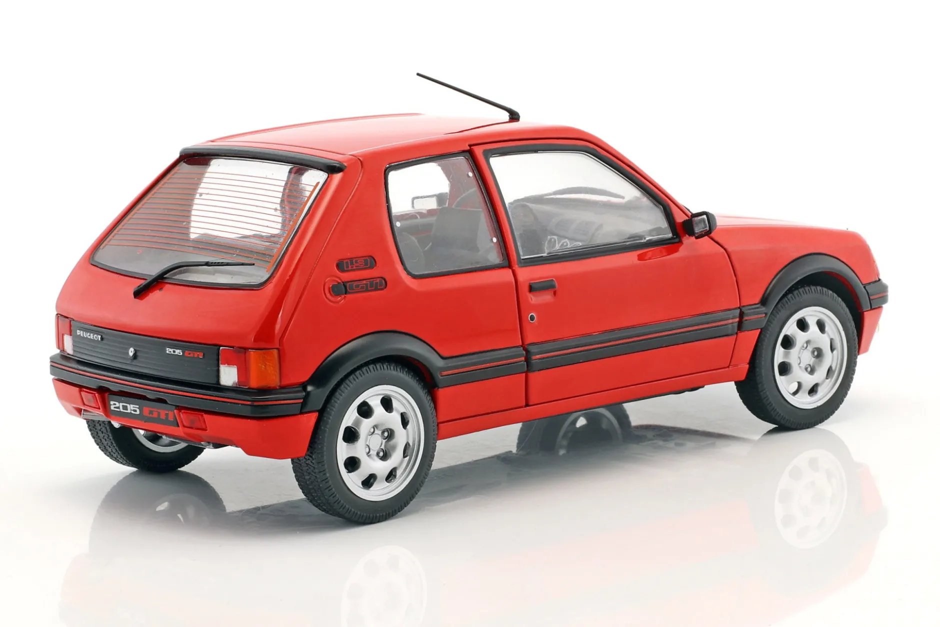 Peugeot 205 GTI MK1 Baujahr 1988 rot 1:18 Solido