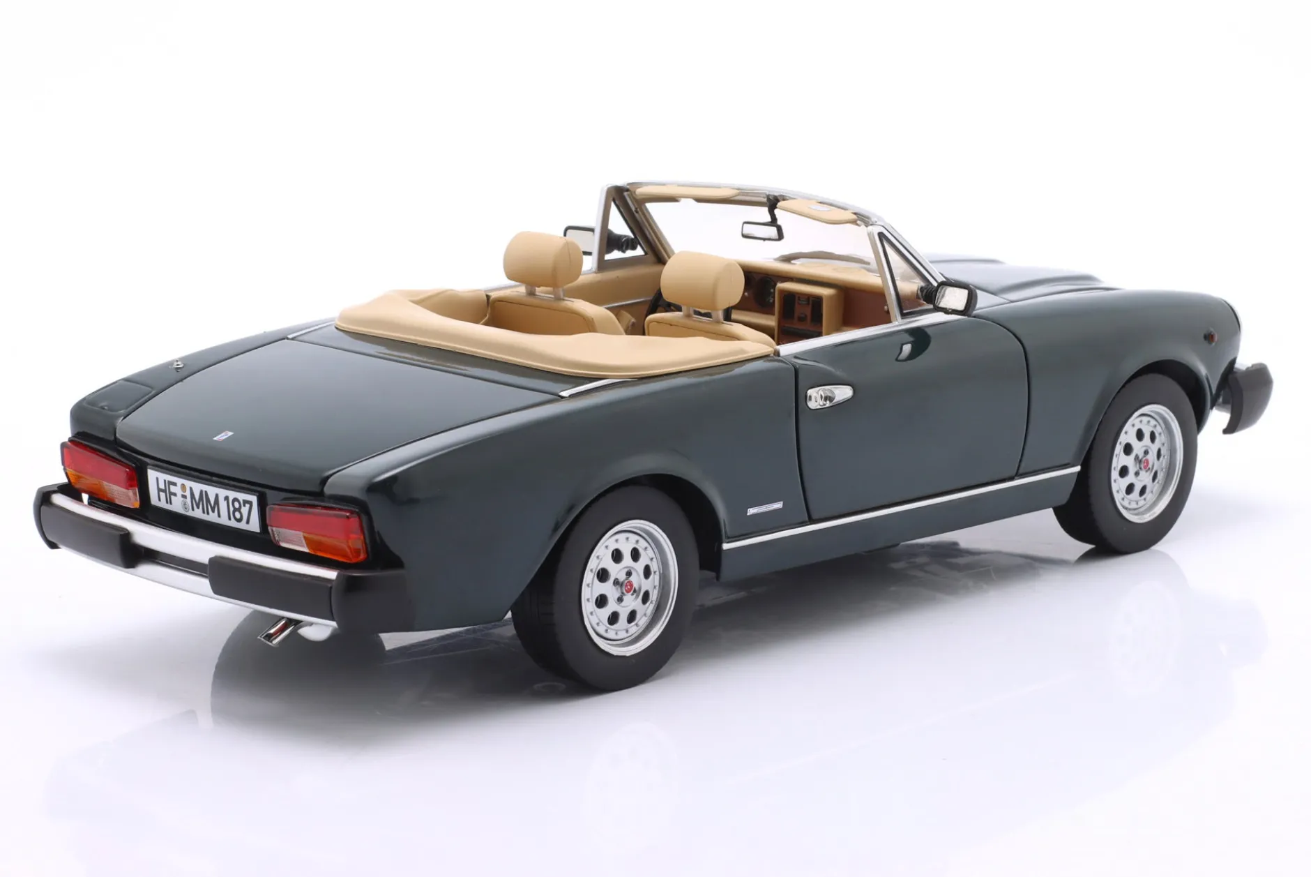 Pininfarina Spidereuropa Baujahr 1982 dunkelgrün 1:18 TOURING