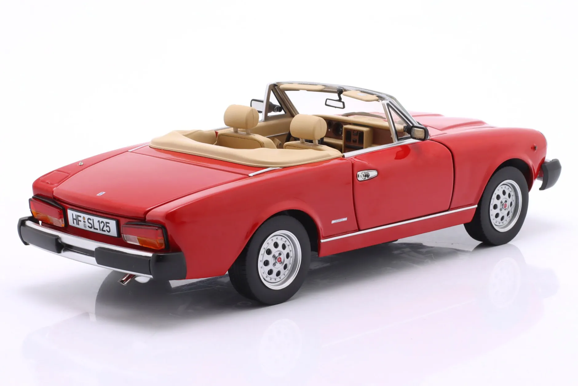 Pininfarina Spidereuropa Baujahr 1982 rot 1:18 TOURING