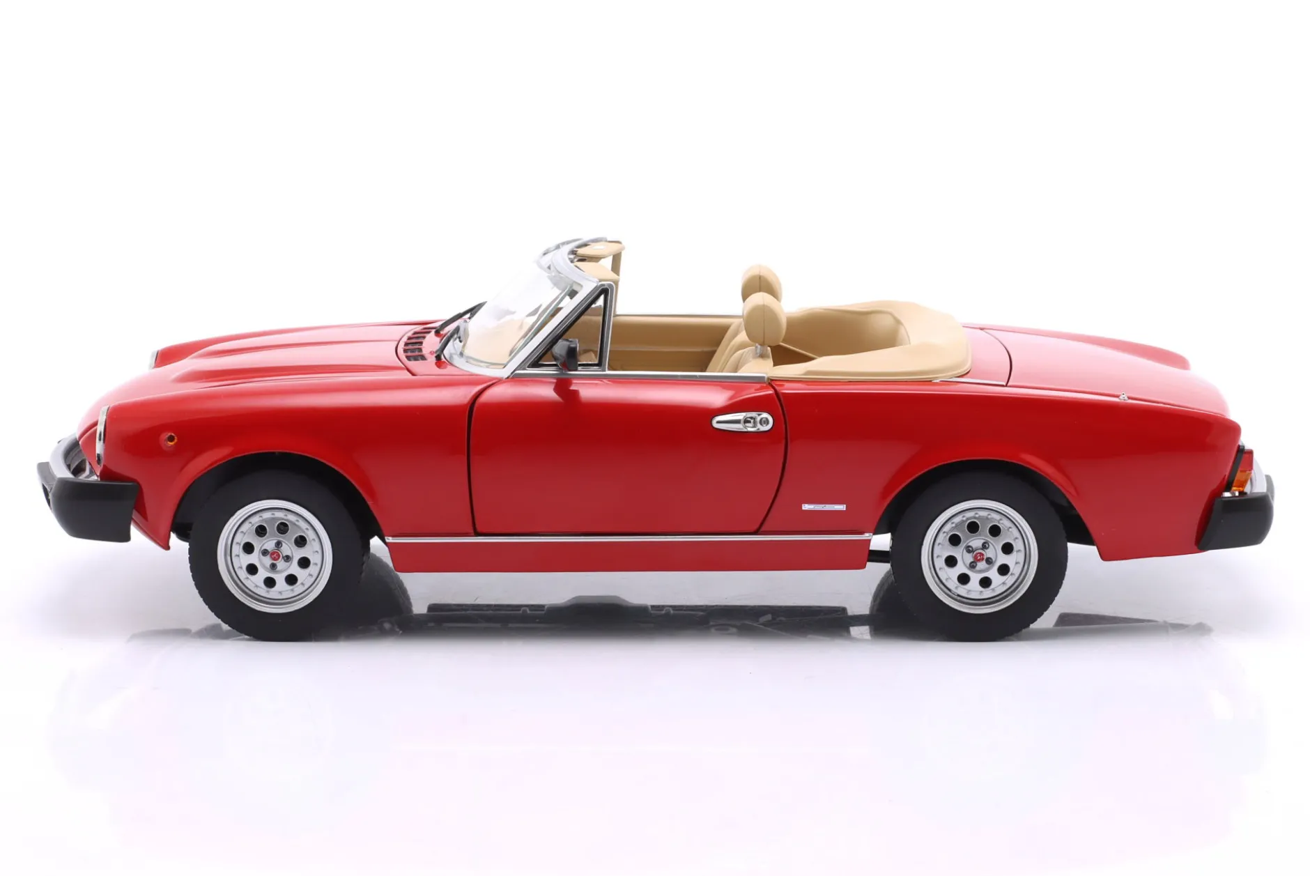 Pininfarina Spidereuropa Baujahr 1982 rot 1:18 TOURING