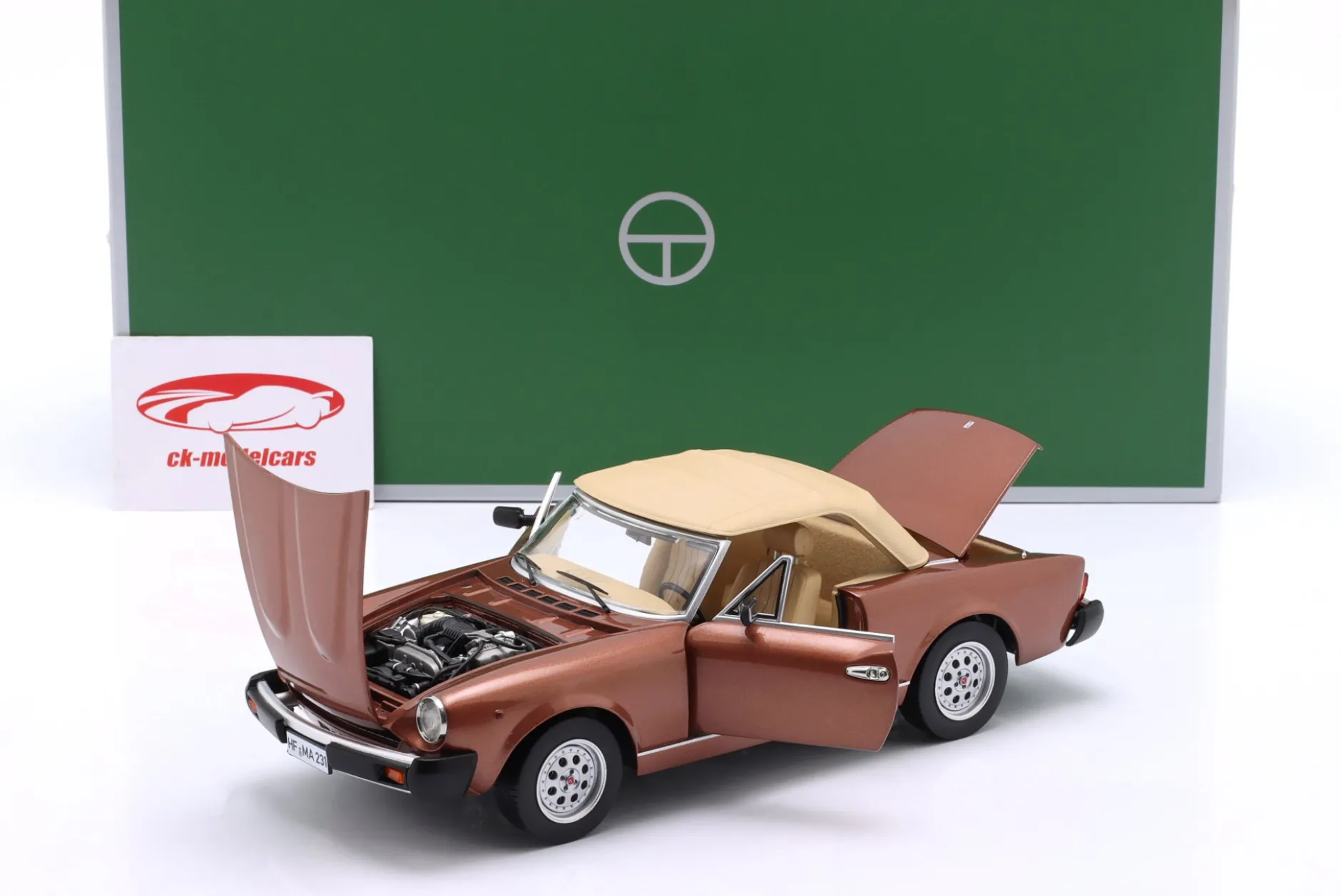 Pininfarina Spidereuropa Baujahr 1982 hellbraun metallic 1:18 TOURING