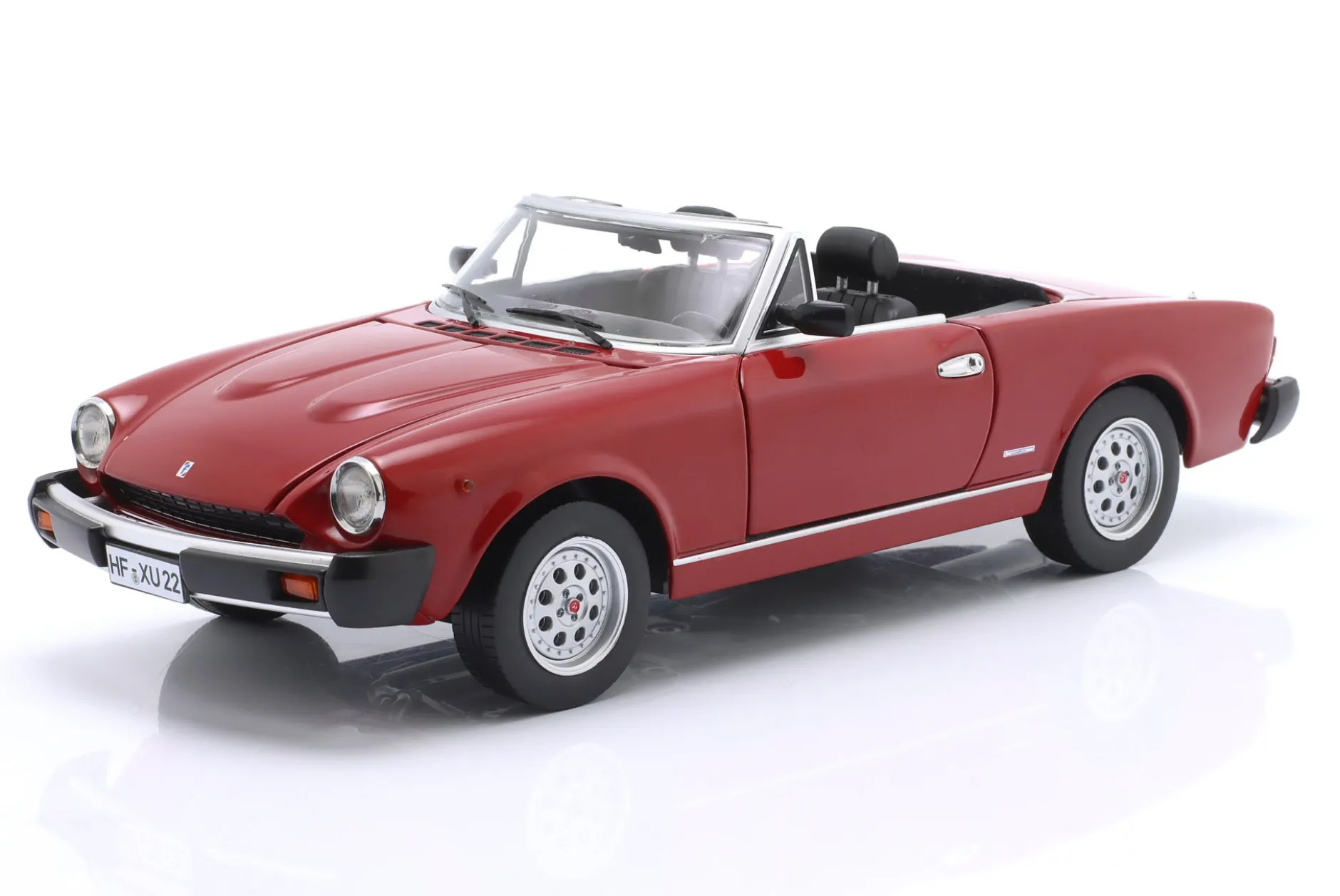 Pininfarina Spidereuropa Baujahr 1982 dunkelrot 1:18 TOURING