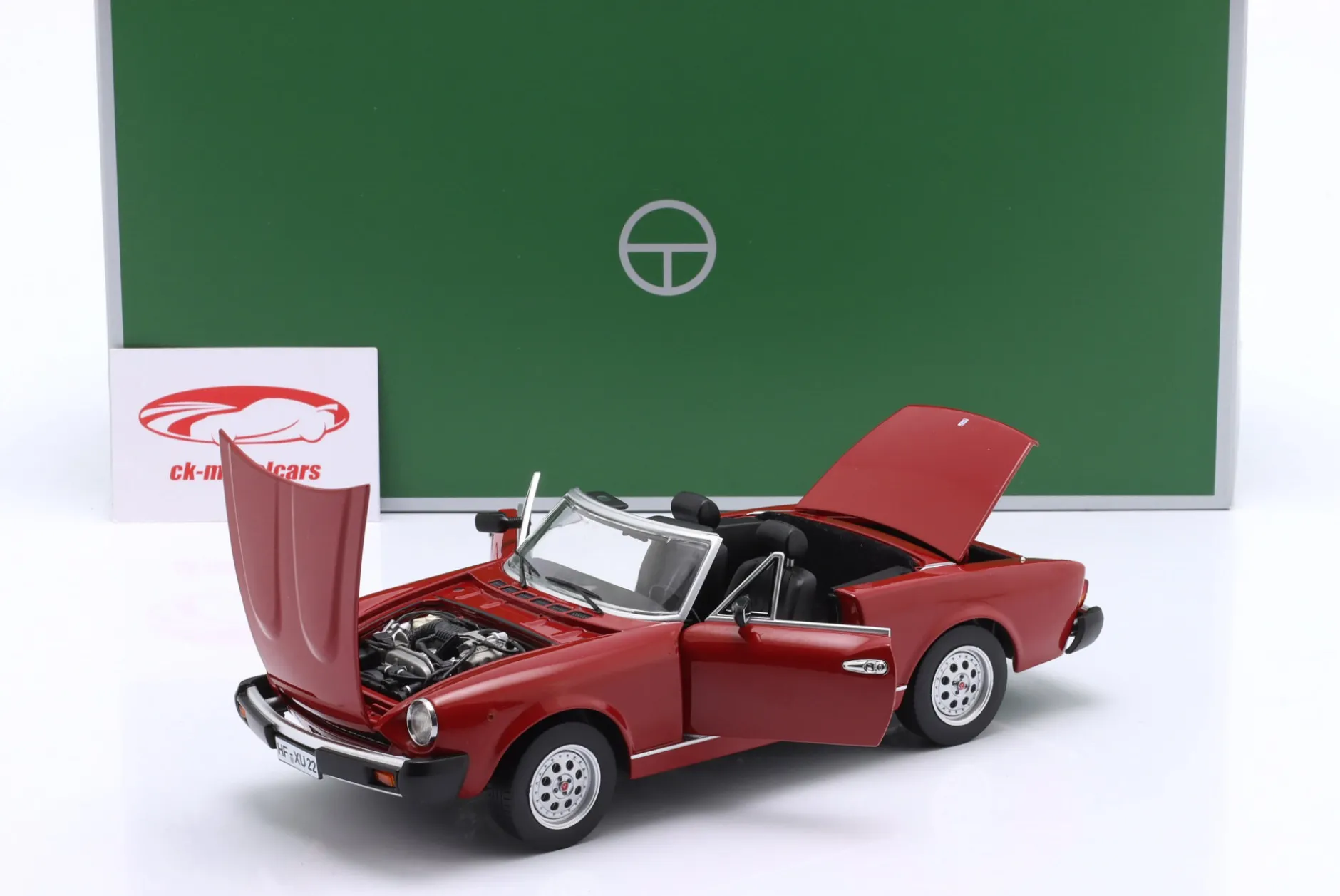 Pininfarina Spidereuropa Baujahr 1982 dunkelrot 1:18 TOURING