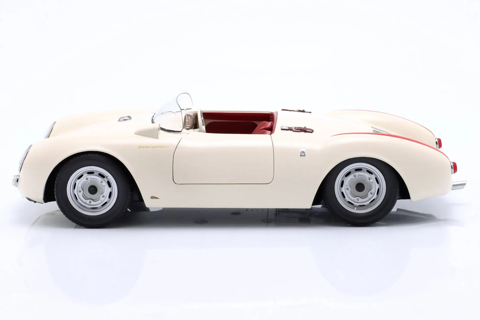 Porsche 550A Spyder Baujahr 1955 weiß / rot 1:12 KK-Scale
