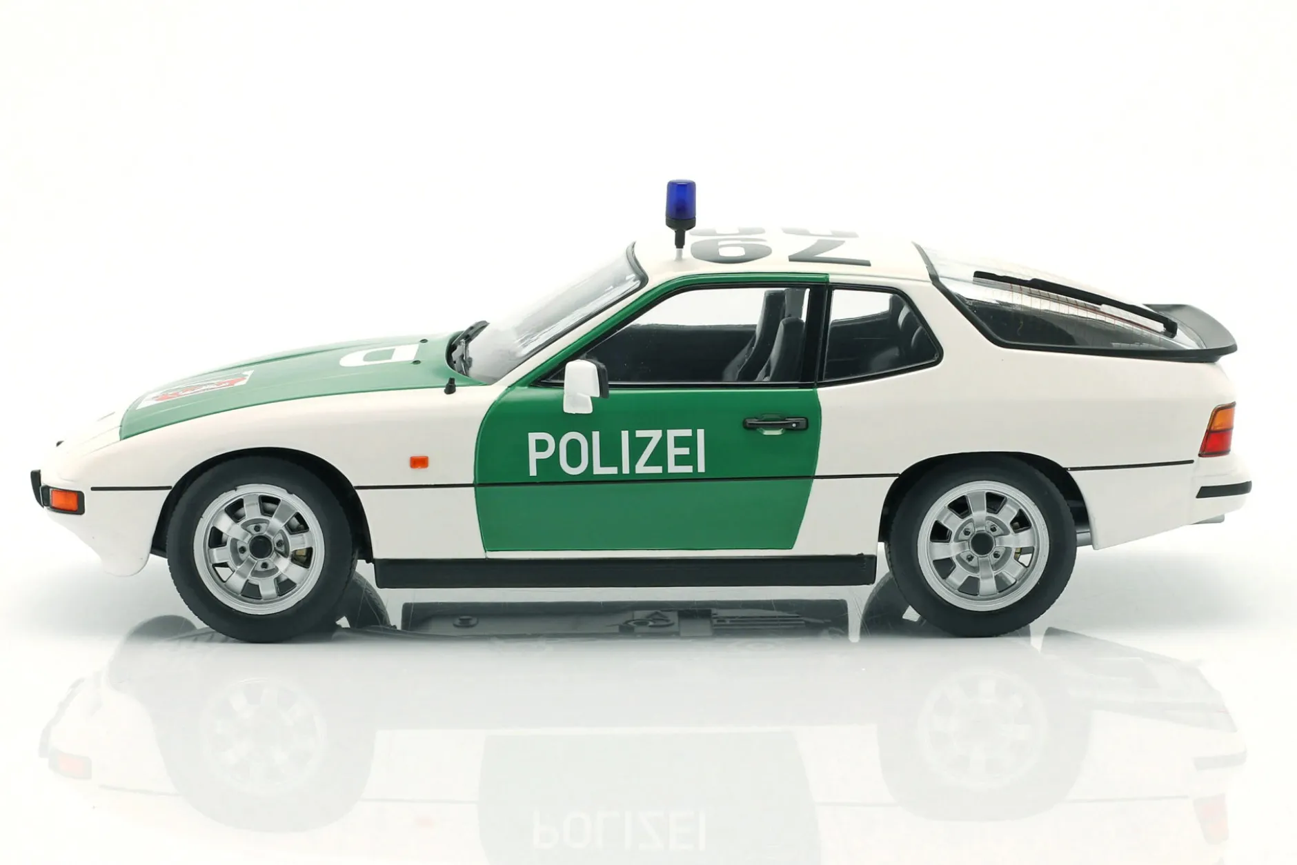 Porsche 924 Autobahnpolizei Düsseldorf 1985 grün / weiß 1:18 KK-Scale