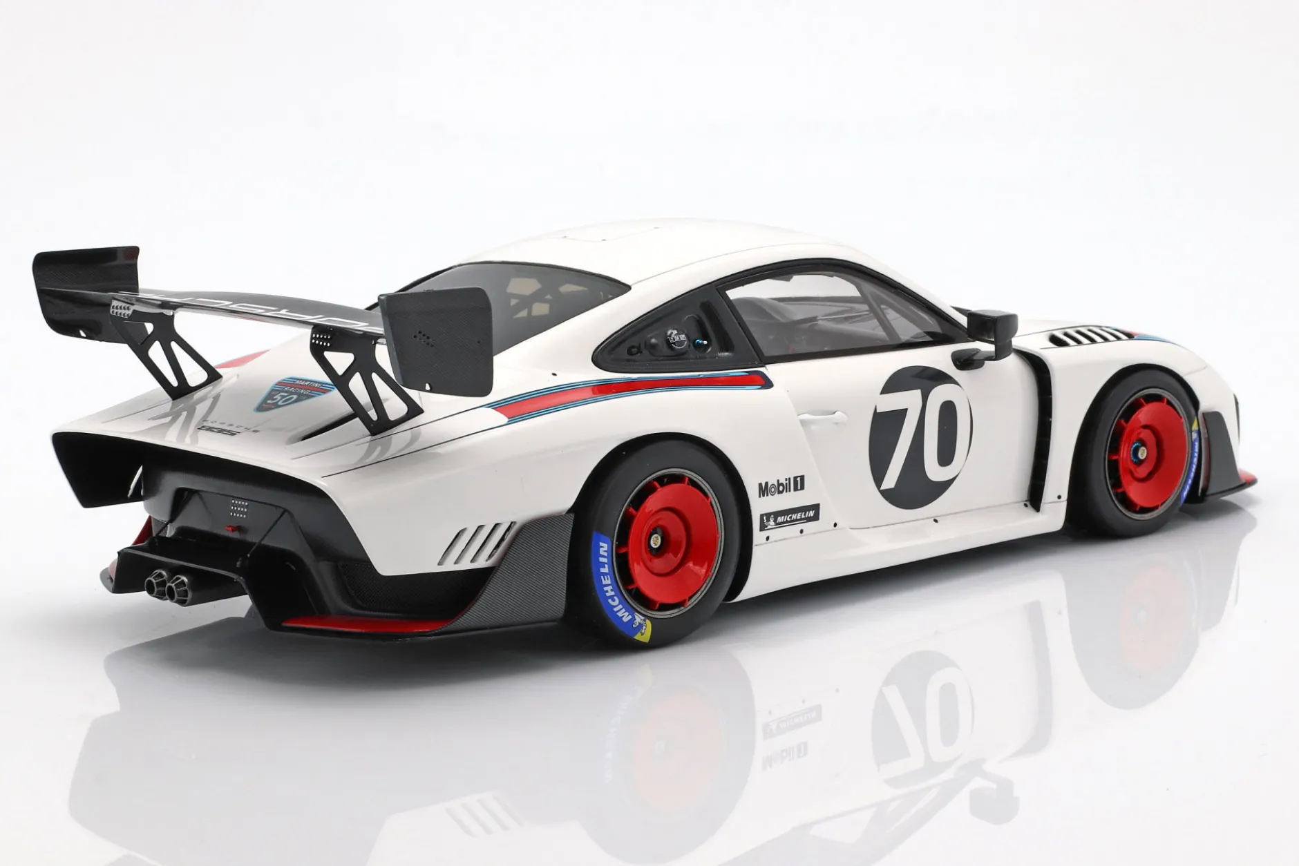 Porsche 935 #70 2018 basierend auf 911 (991 II) GT2 RS mit Vitrine 1:18 Spark