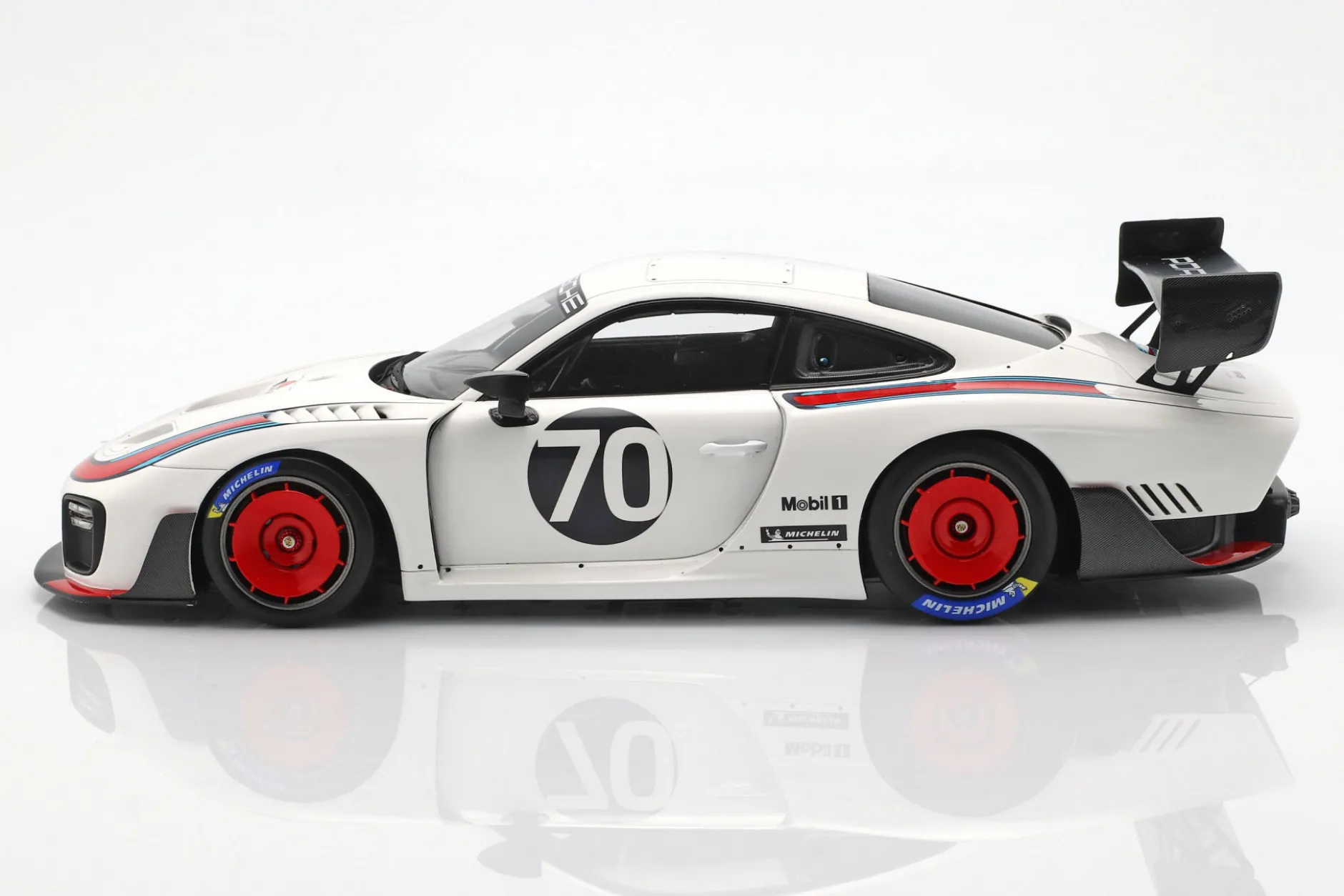 Porsche 935 #70 2018 basierend auf 911 (991 II) GT2 RS mit Vitrine 1:18 Spark