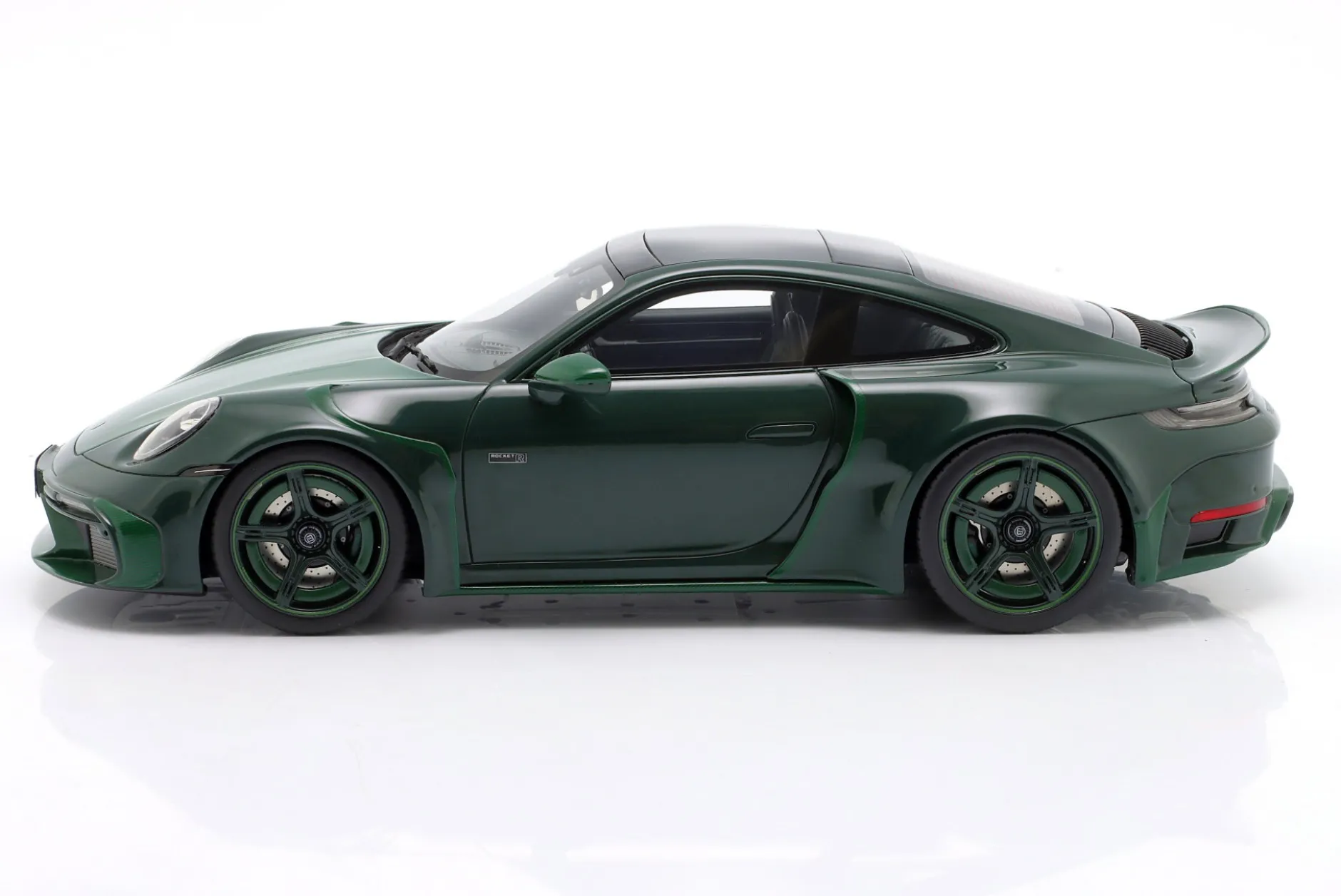 Porsche 911 Brabus 900 Rocket-R Baujahr 2024 grün 1:18 GT-Spirit