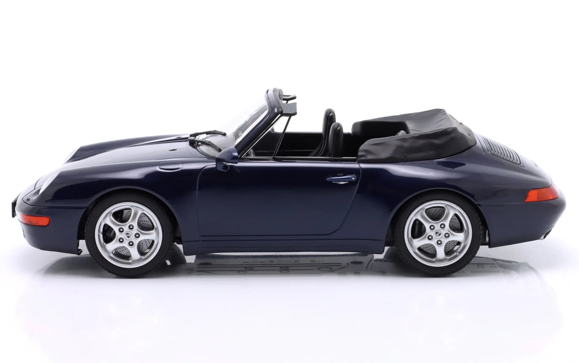 Porsche 911 (993) Cabriolet Baujahr 1994 irisblau metallic 1:18 Minichamps