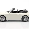 Porsche 911 (993) Cabriolet Baujahr 1994 weiß 1:18 Minichamps