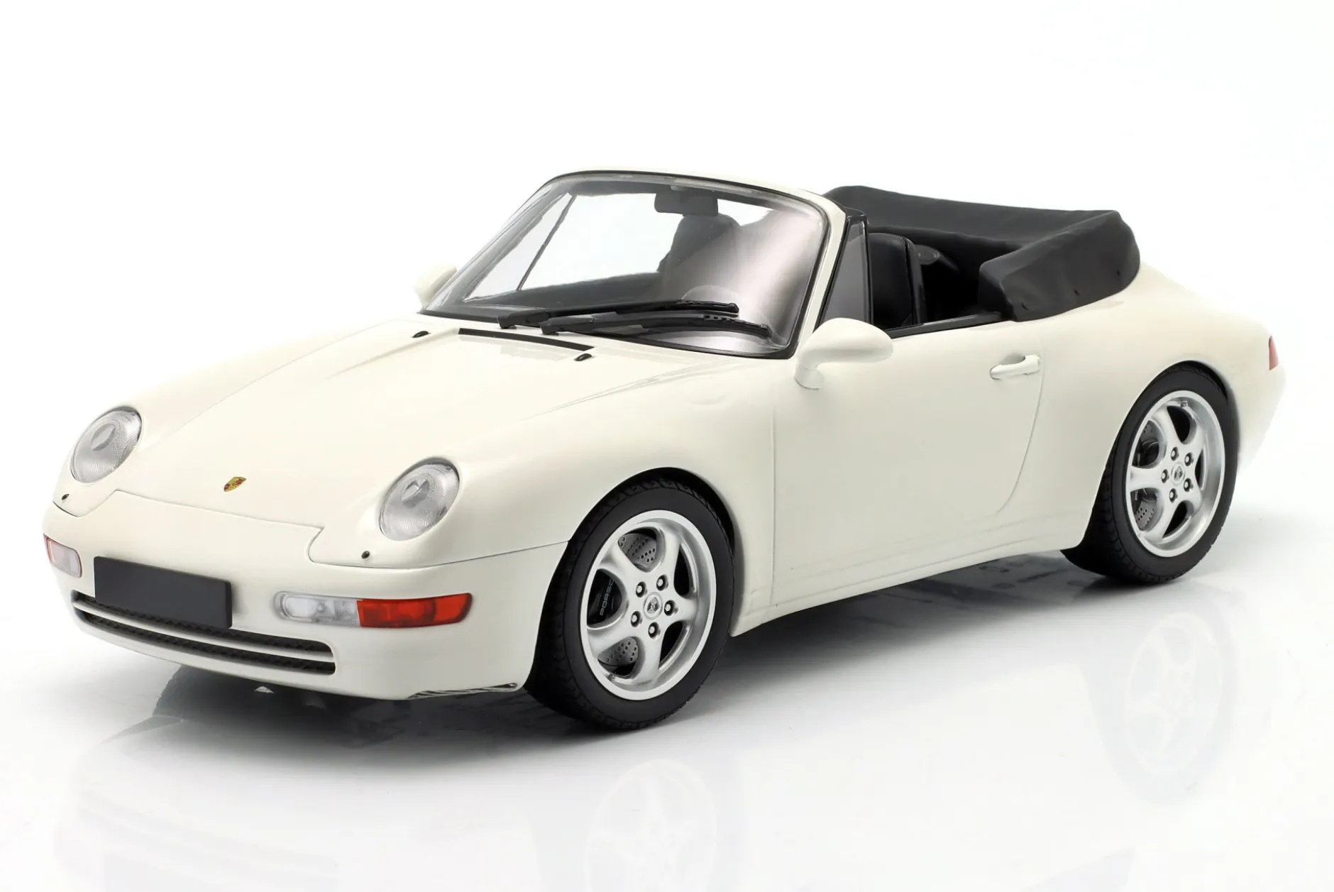 Porsche 911 (993) Cabriolet Baujahr 1994 weiß 1:18 Minichamps