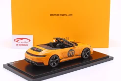 Porsche 911 (992.2) Cabriolet Spirit 70 Baujahr 2025 signalorange 1:18 Spark