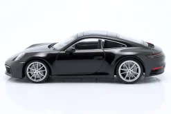 Porsche 911 (992) Carerra 4S schwarz 1:18 Minichamps