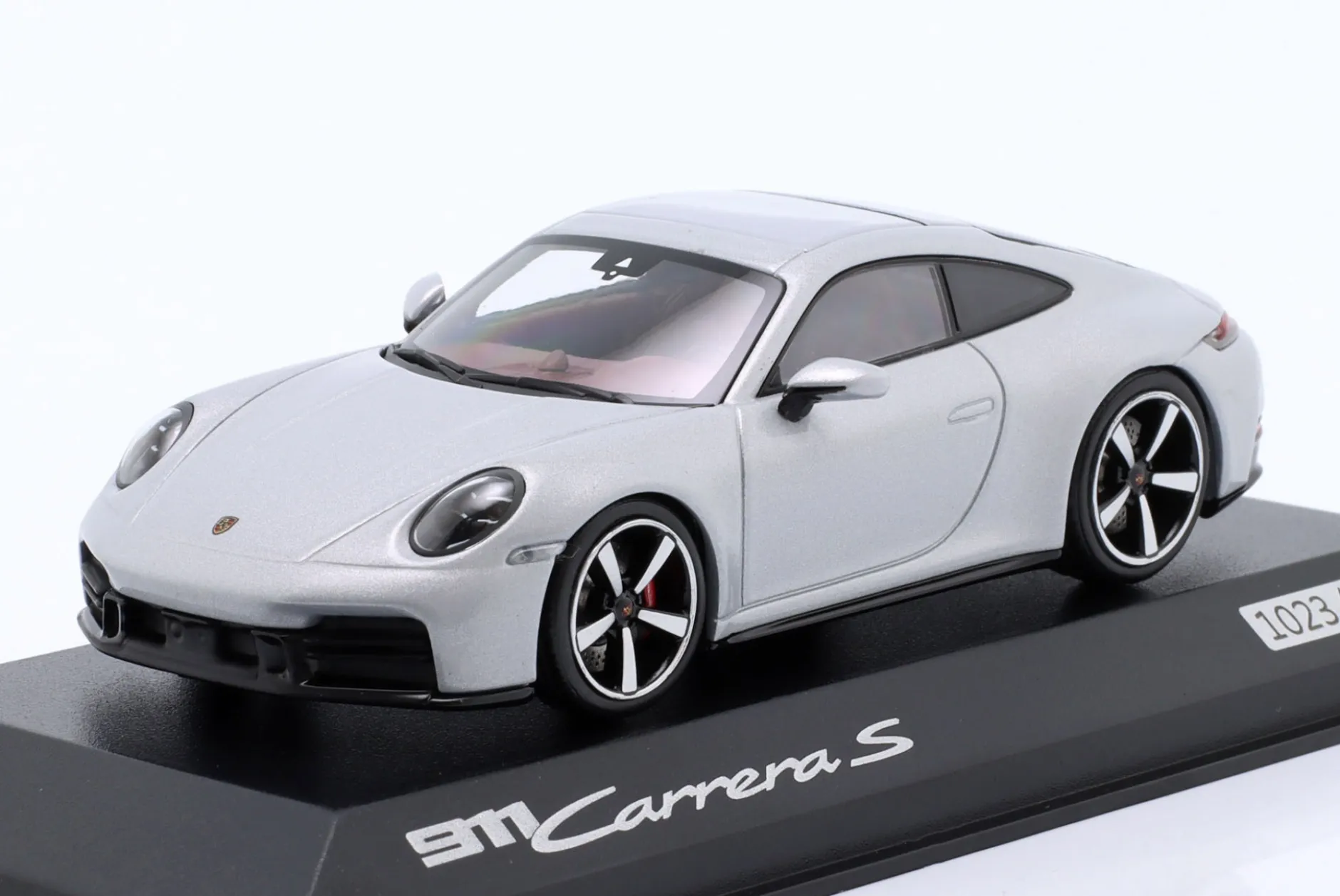 Porsche 911 Carrera (992.2) Baujahr 2025 eisgraumetallic 1:43 Minichamps