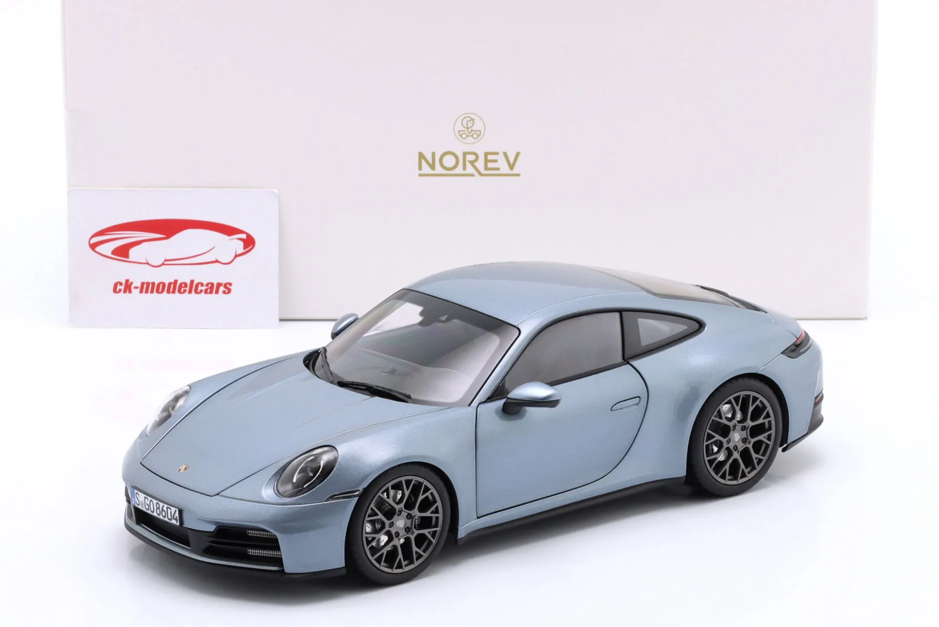 Porsche 911 (992) Carrera Baujahr 2024 Polarsilber metallic 1:18 Norev