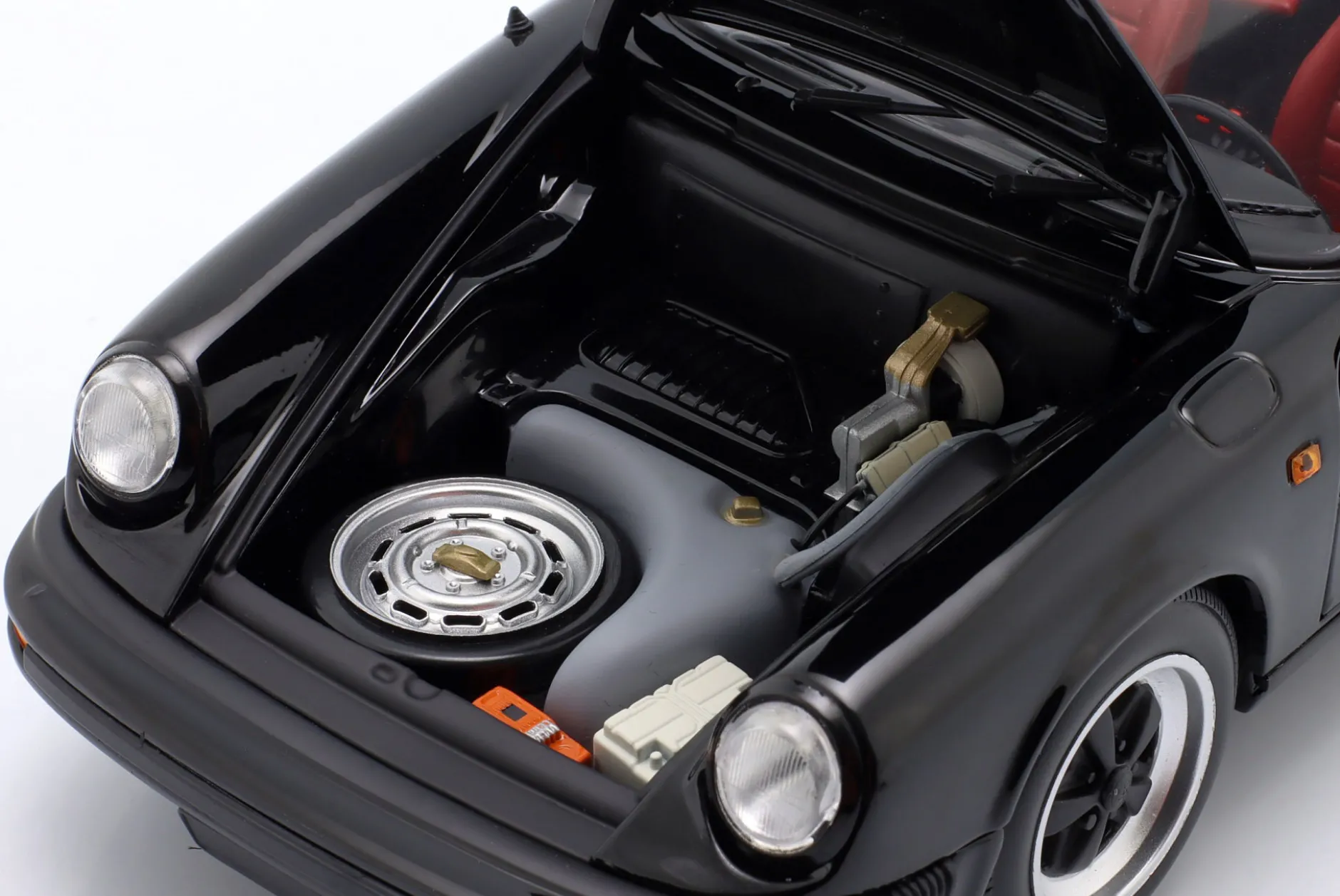 Porsche 911 Carrera 3.2 Cabriolet Baujahr 1983 schwarz 1:18 Minichamps