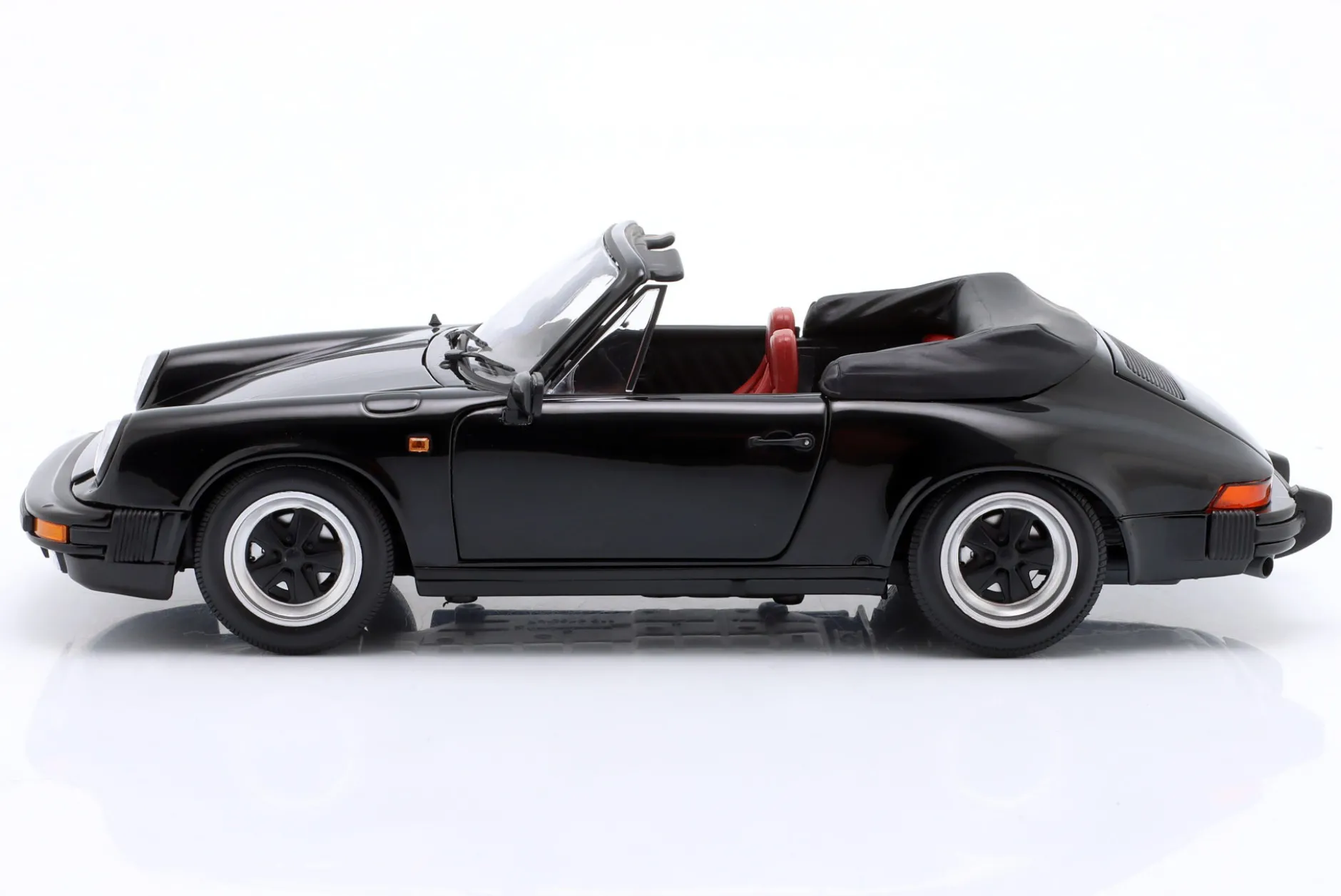 Porsche 911 Carrera 3.2 Cabriolet Baujahr 1983 schwarz 1:18 Minichamps