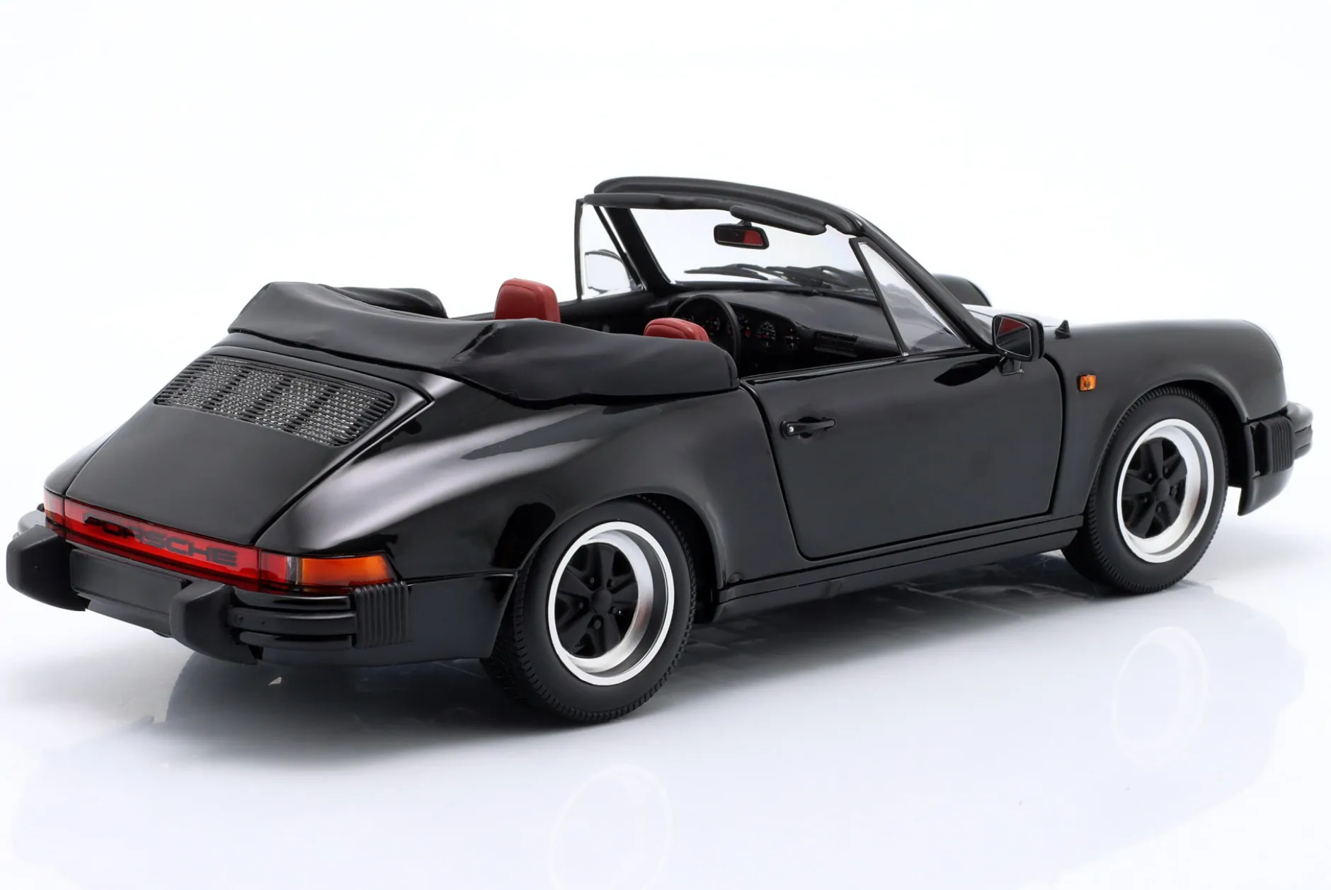Porsche 911 Carrera 3.2 Cabriolet Baujahr 1983 schwarz 1:18 Minichamps