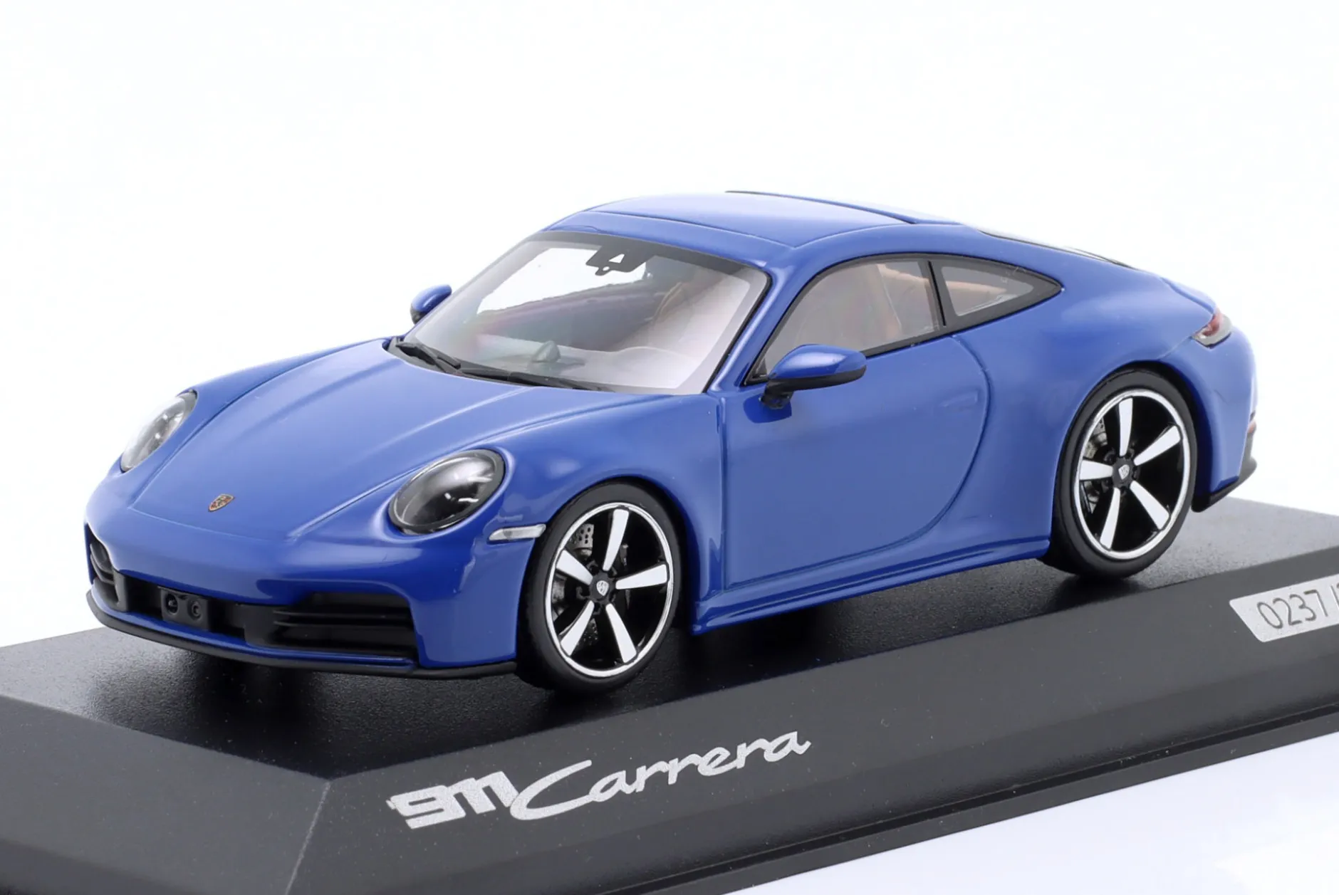 Porsche 911 (992.2) Carrera Coupé Baujahr 2024 luganoblau 1:43 Minichamps
