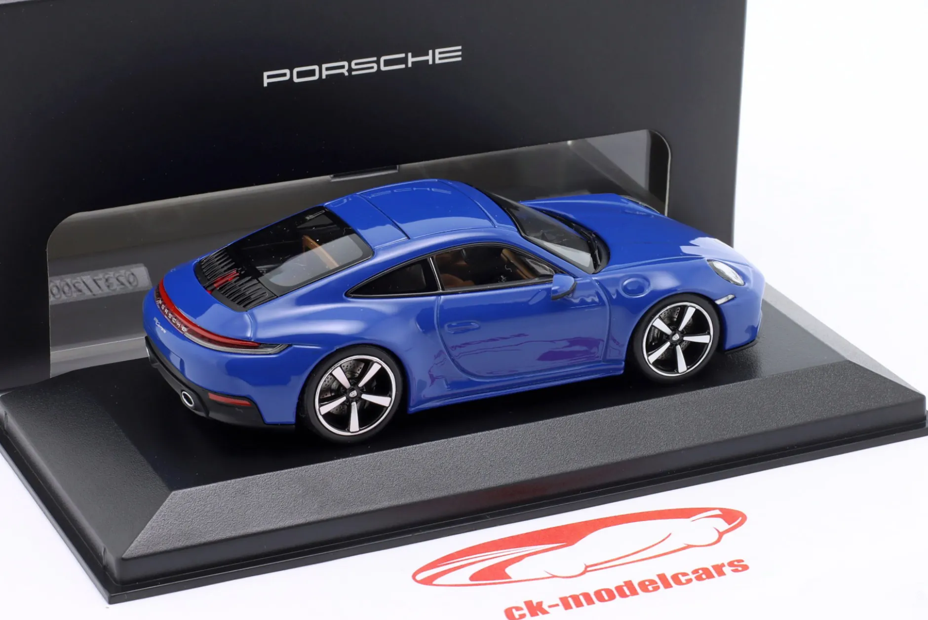Porsche 911 (992.2) Carrera Coupé Baujahr 2024 luganoblau 1:43 Minichamps