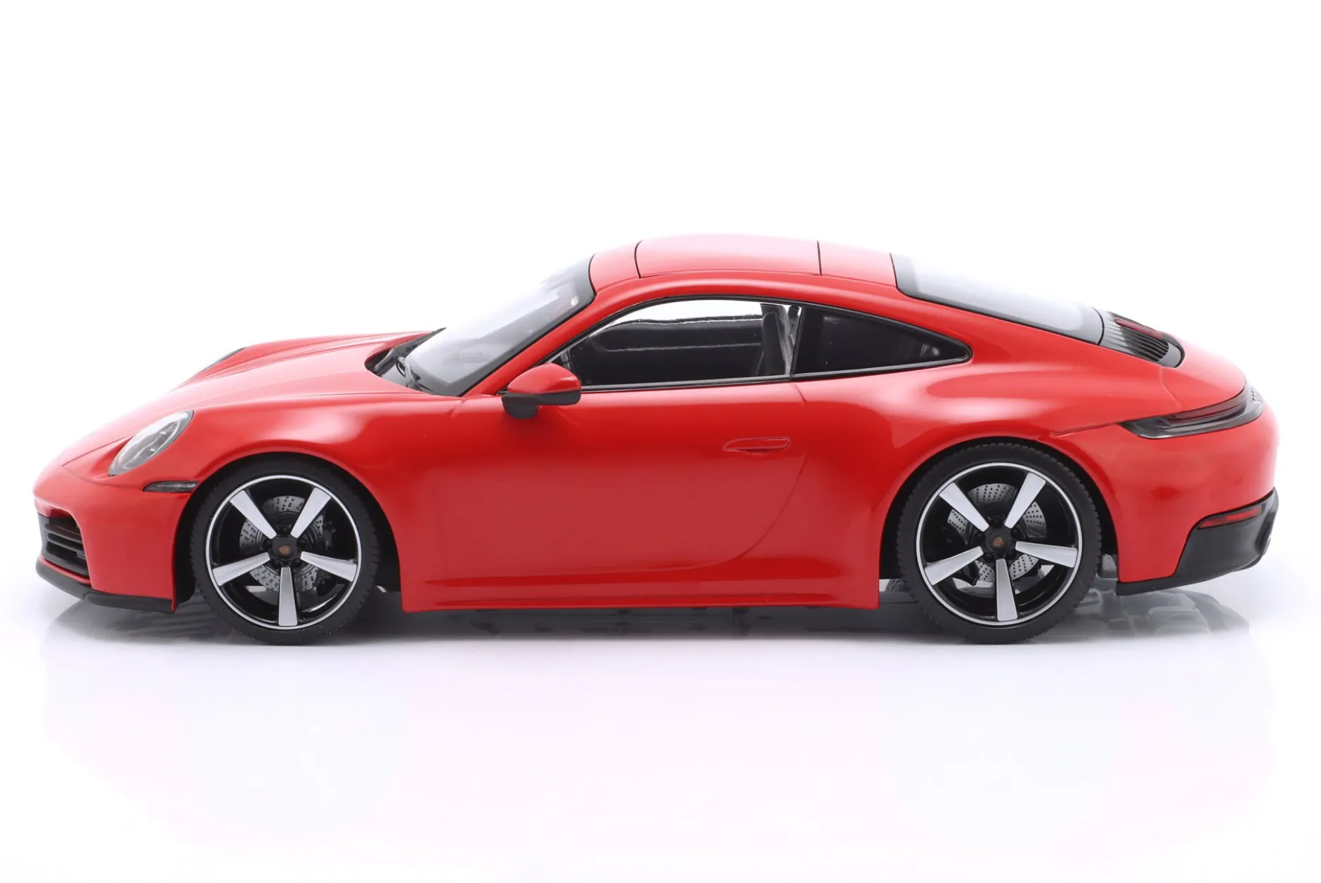 Porsche 911 (992.2) Carrera Coupe Baujahr 2024 rot 1:18 Minichamps