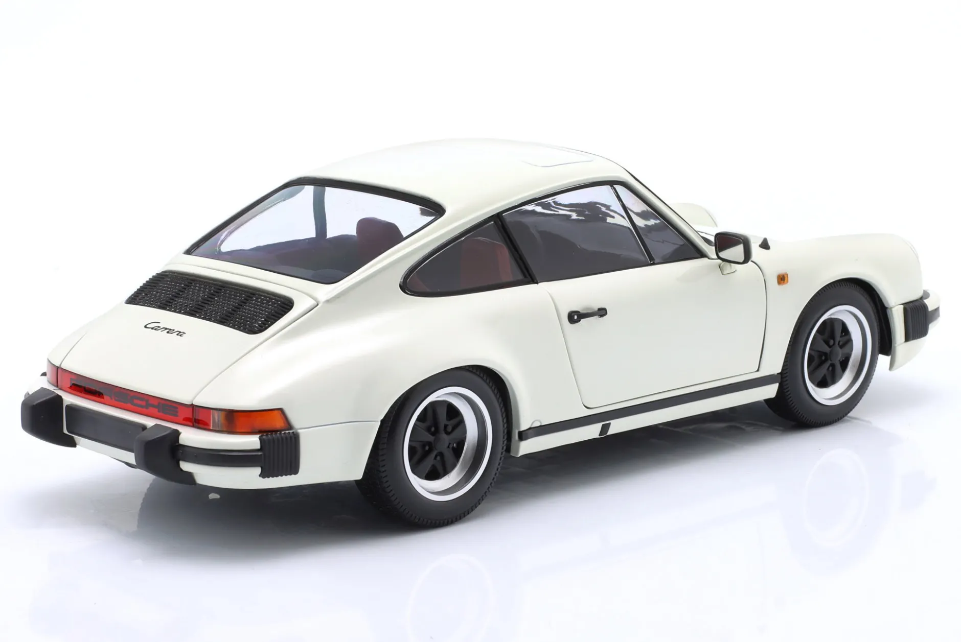 Porsche 911 Carrera Coupe 3.2 Baujahr 1983 weiß 1:18 Minichamps